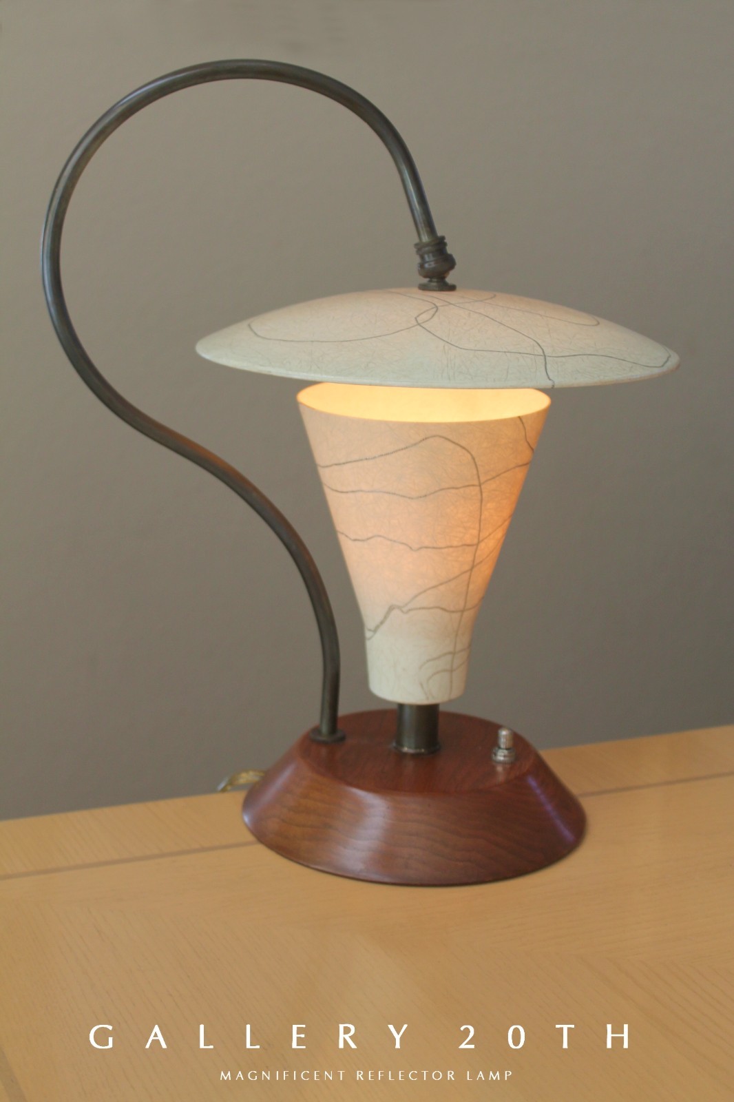 RARE VINTAGE MID CENTURY MODERN FIBERGLASS WOOD REFLECTOR TABLE LAMP 50S 60S RARE VINTAGE MID CENTURY MODERN FIBERGLASS WOOD REFLECTOR TABLE LAMP 50S 60S