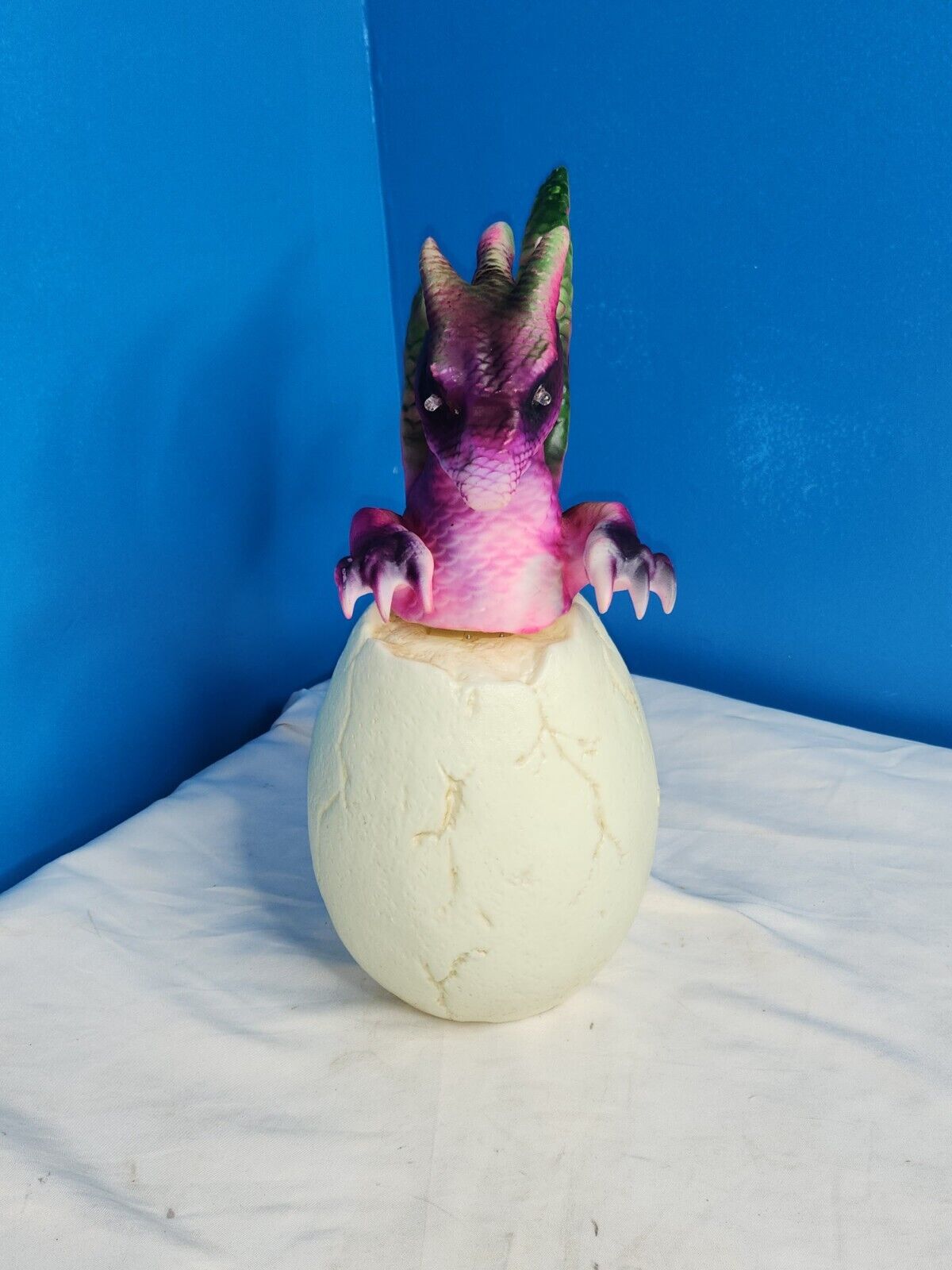 Halloween ANIMATED DRAGON, Hatching Egg Sound and Lights and Shakes Tested