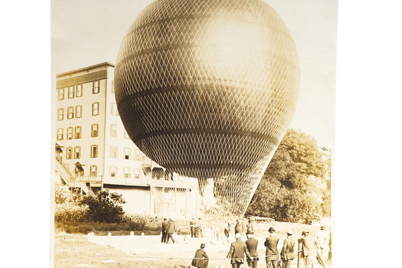 Hot Air Balloon Boston Mass c1910 Photograph Airship 5x7 Photo Hot Air Balloon Boston Mass c1910 Photograph Airship 5x7 Photo