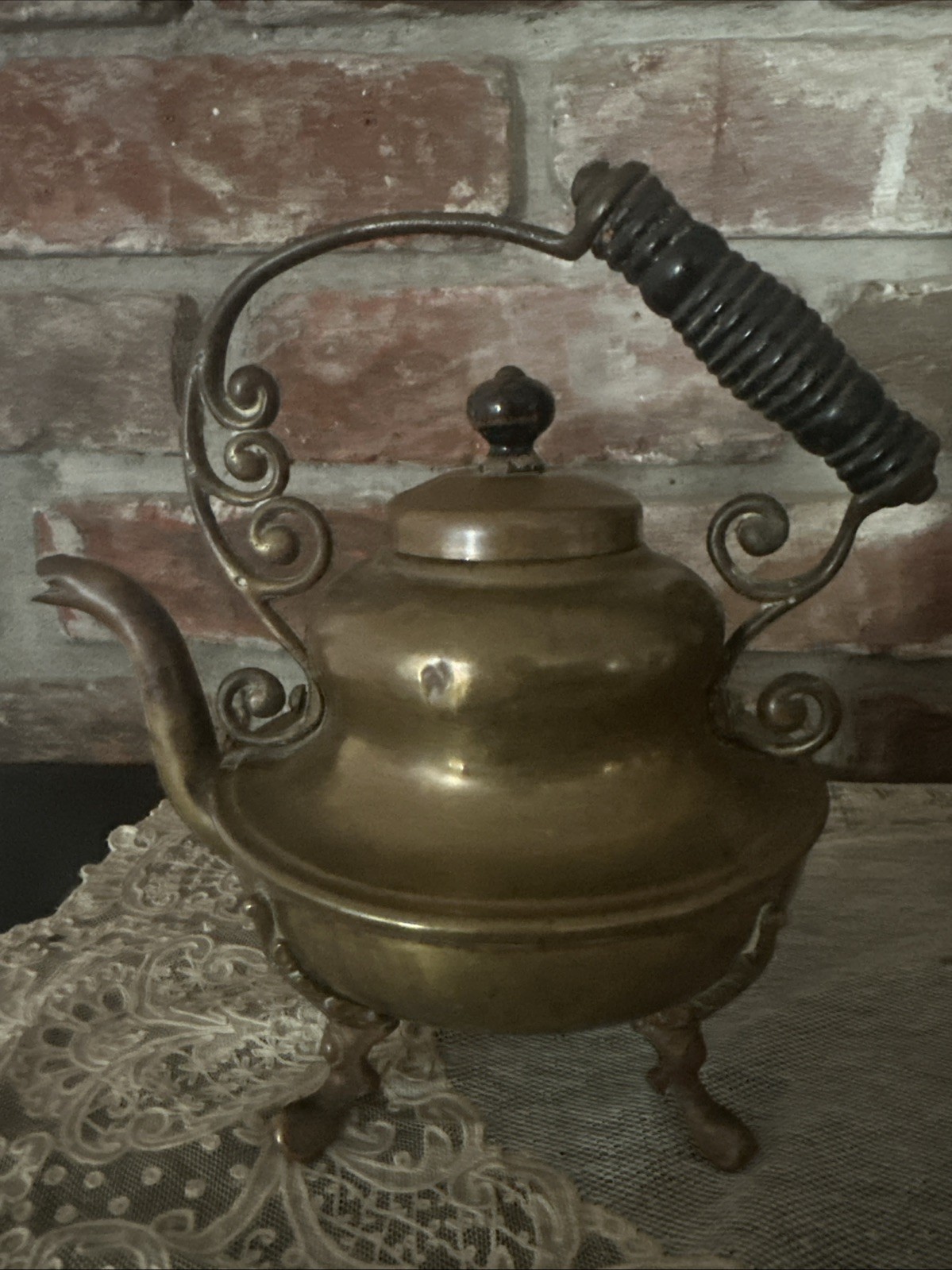 Vintage Antique Metal Ornate Brass Tea Pot Kettle Handle Legs Stand Lid Vintage Antique Metal Ornate Brass Tea Pot Kettle Handle Legs Stand Lid
