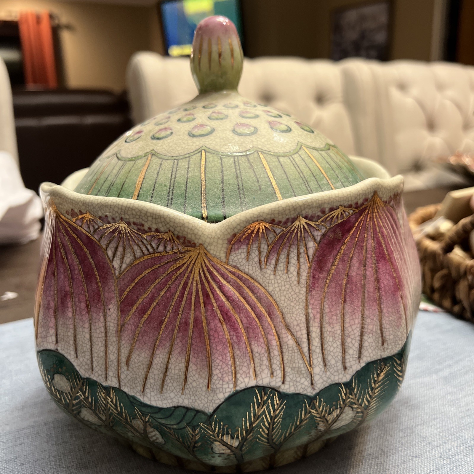 Vintage Chinese Porcelain Ceramic Lotus Flower Ginger Jar . Collection piece. Vintage Chinese Porcelain Ceramic Lotus Flower Ginger Jar . Collection piece.