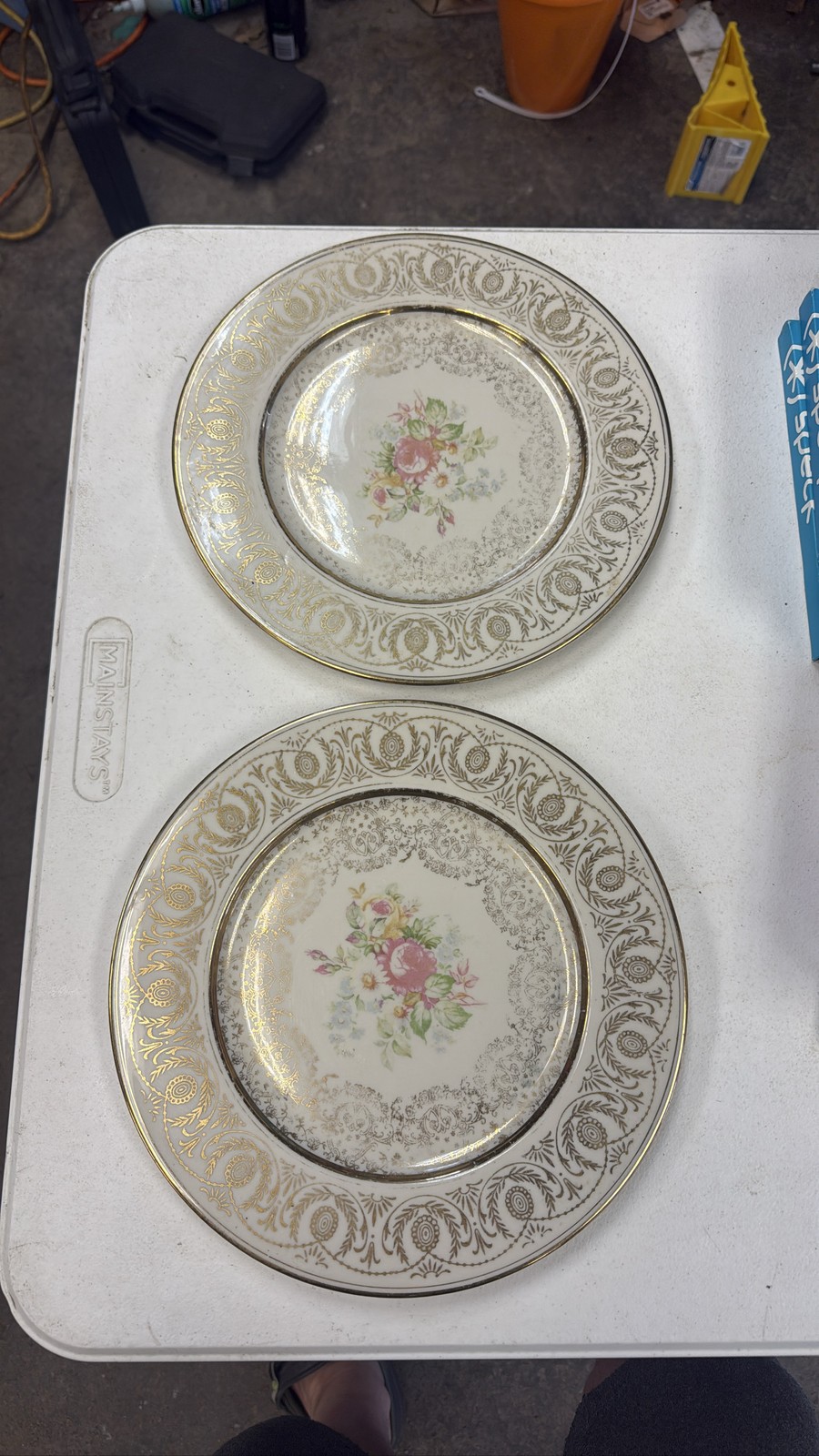 Bern Lan Fine China Dinner Plates Floral Spray Gold Trim Set of 2 Bern Lan Fine China Dinner Plates Floral Spray Gold Trim Set of 2