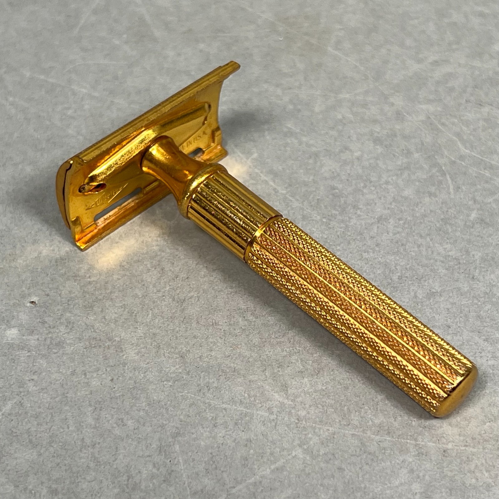 Vintage 1940's GILLETTE Gold-Tone Safety Razor 3 Vintage 1940's GILLETTE Gold-Tone Safety Razor 3