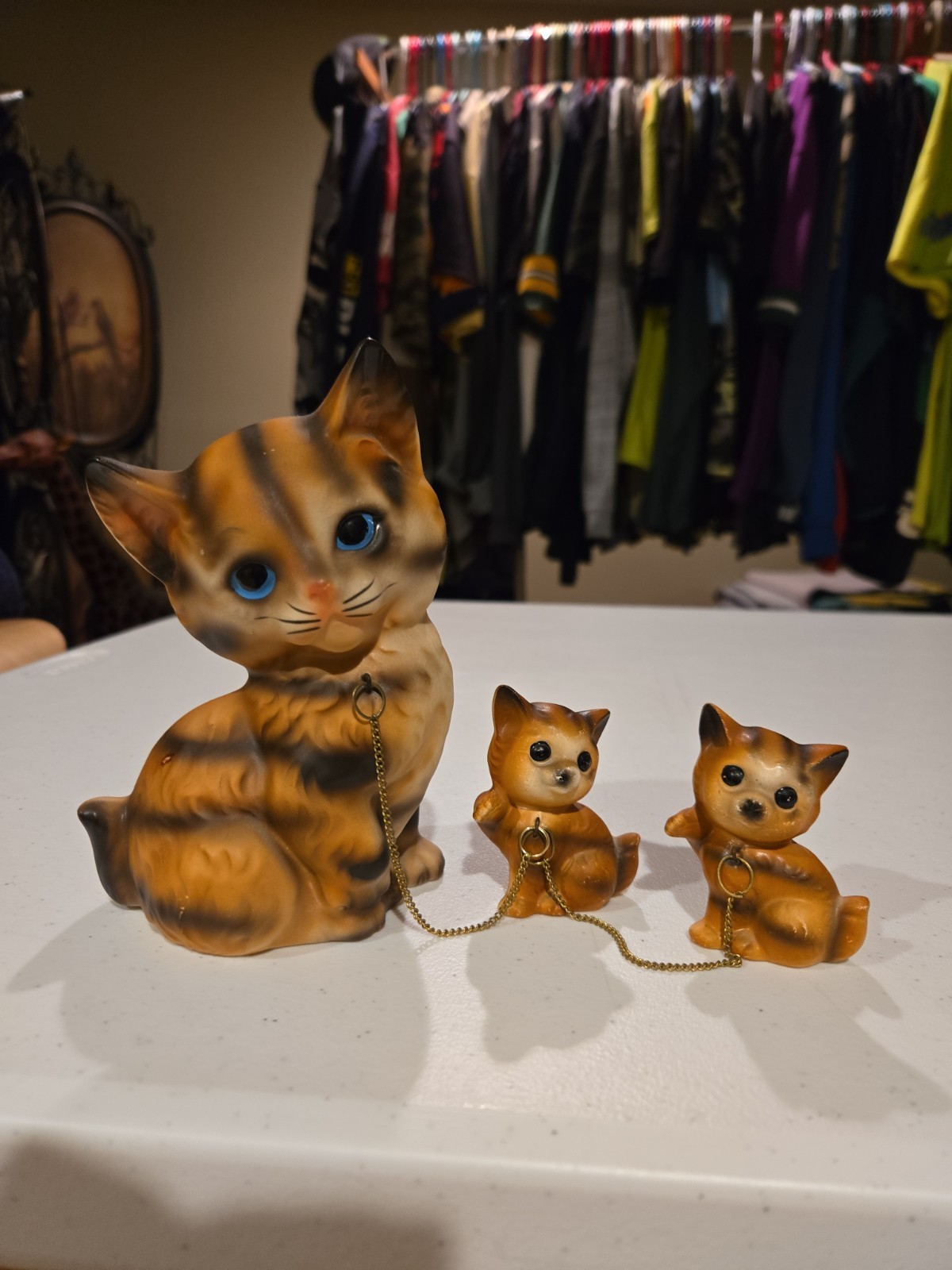 Vintage Ceramic Calico Mama Cat Along With Chained Babies Vintage Ceramic Calico Mama Cat Along With Chained Babies