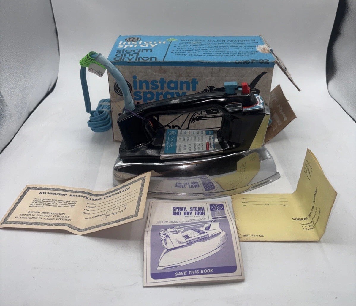 Vintage 1960s-1970s GE General Electric F92 Instant Spray Steam Iron WORKS