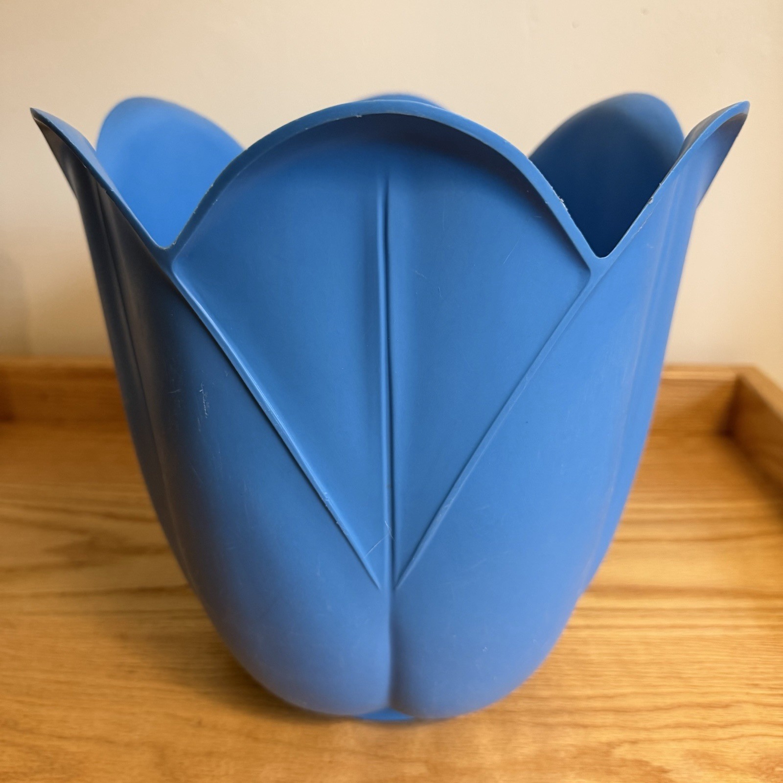 Vintage Fesco 5815 Tulip Wastebasket Blue Plastic 10\ Vintage Fesco 5815 Tulip Wastebasket Blue Plastic 10\