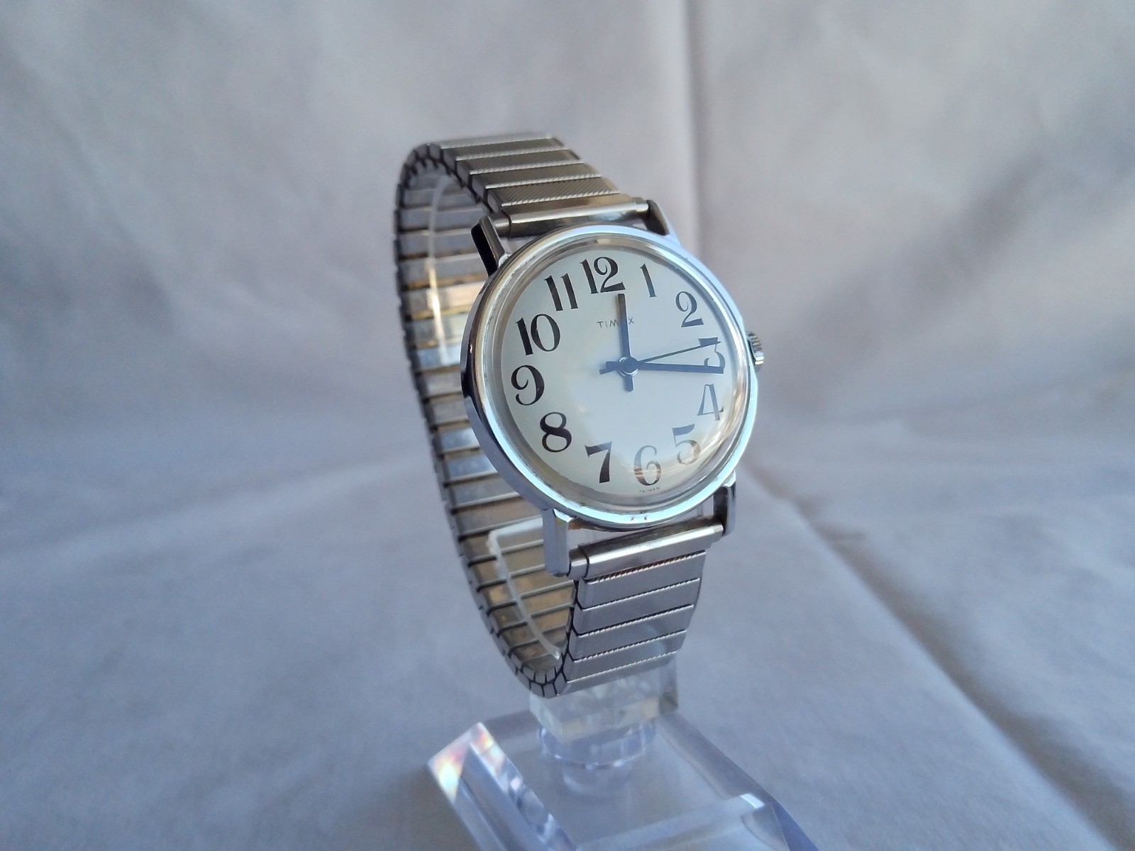 Vintage Timex Mechanical Watch Silver Tone Expansion Band 36.2mm 1977 Manual Win Vintage Timex Mechanical Watch Silver Tone Expansion Band 36.2mm 1977 Manual Win