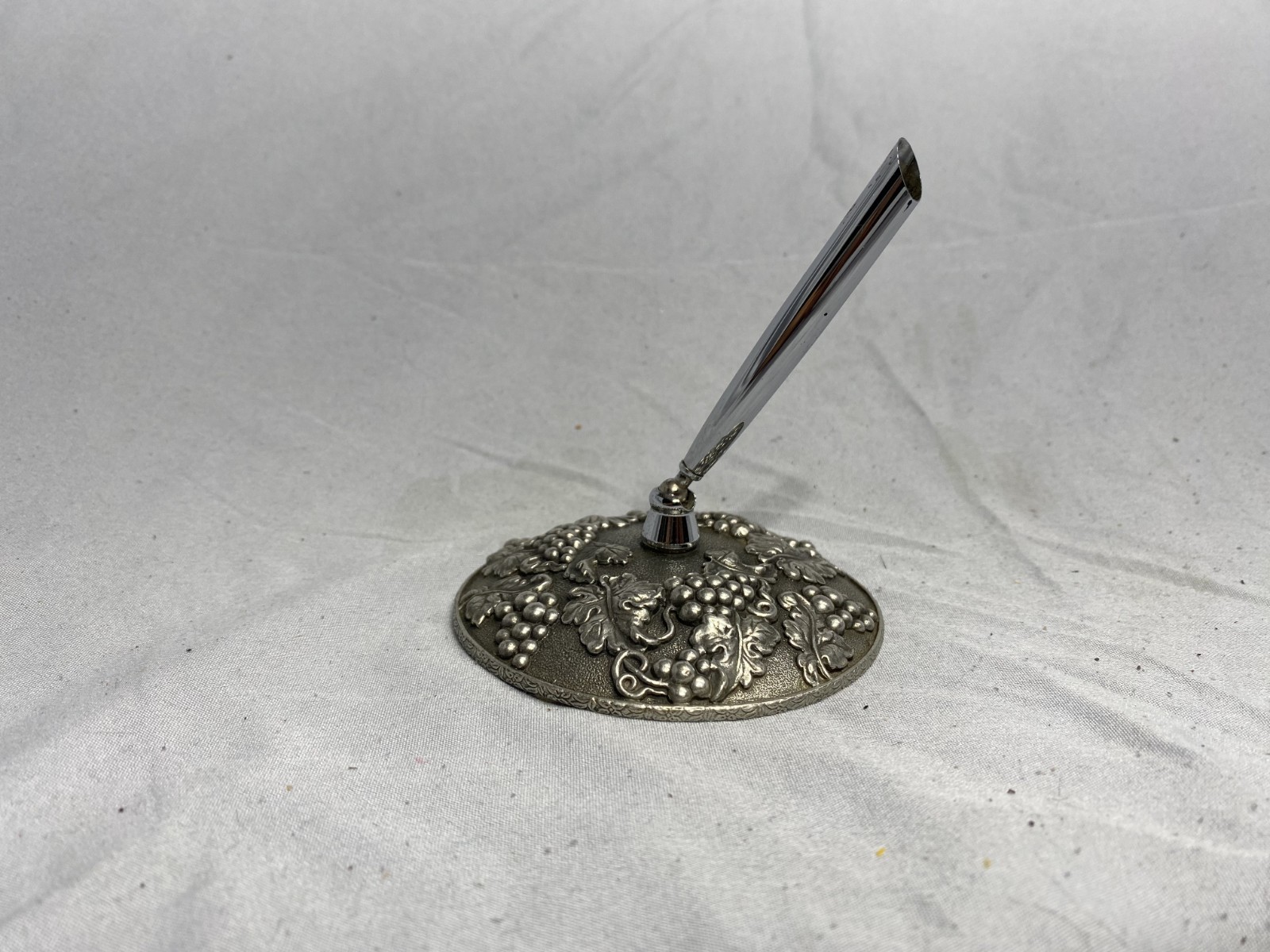 Vintage Heritage Metalworks Silver Pen Holder with Grapes and Leaves Design 1992 Vintage Heritage Metalworks Silver Pen Holder with Grapes and Leaves Design 1992