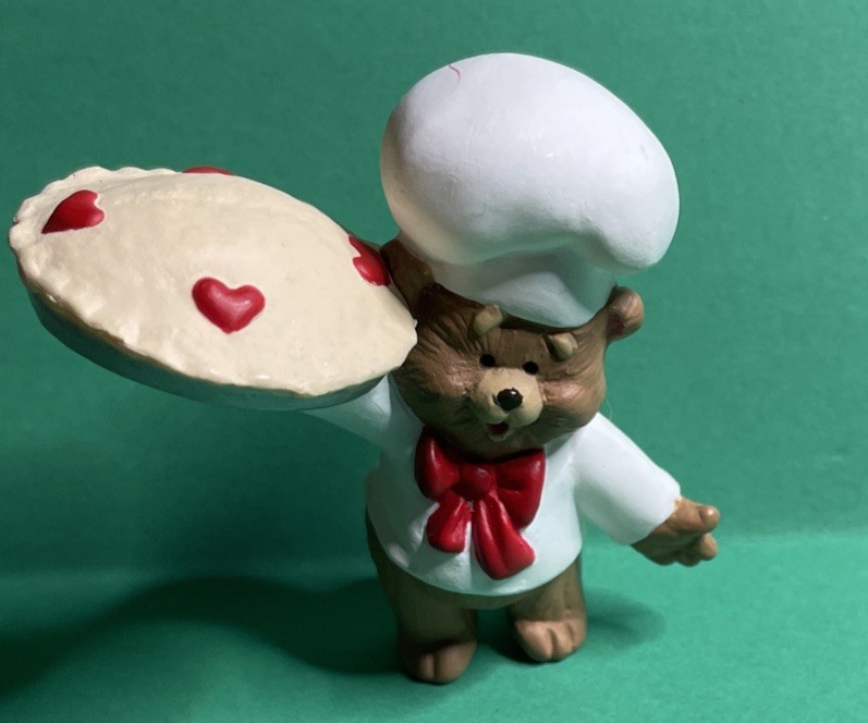 VINTAGE 1988 HALLMARK VALENTINE PIE BAKER BEAR MERRY MINIATURE-LOT 145 VINTAGE 1988 HALLMARK VALENTINE PIE BAKER BEAR MERRY MINIATURE-LOT 145