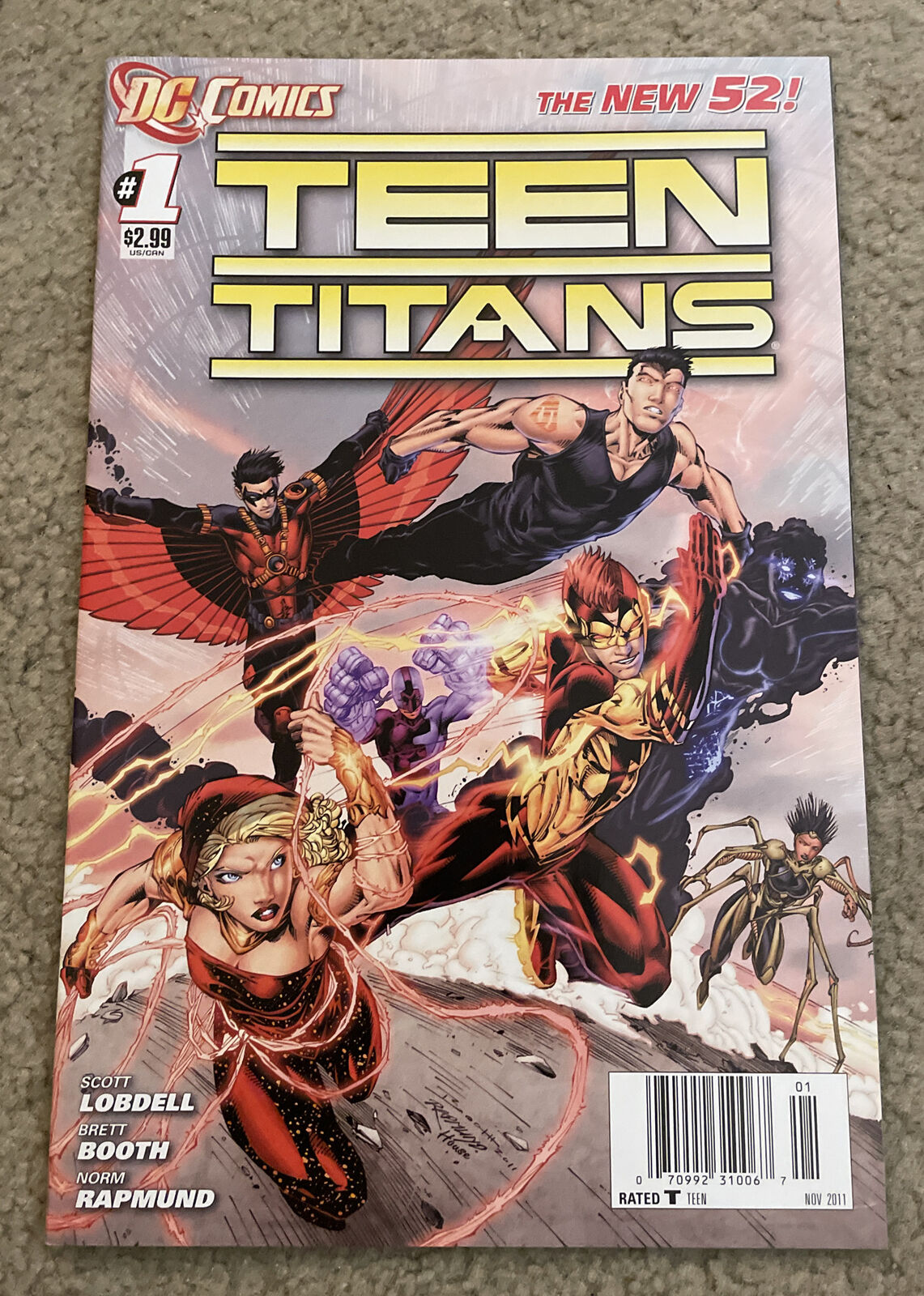 Teen Titans #1 DC 52 Robin Super Boy Wonder Girl Kid Flash Comics 2011 Newsstand