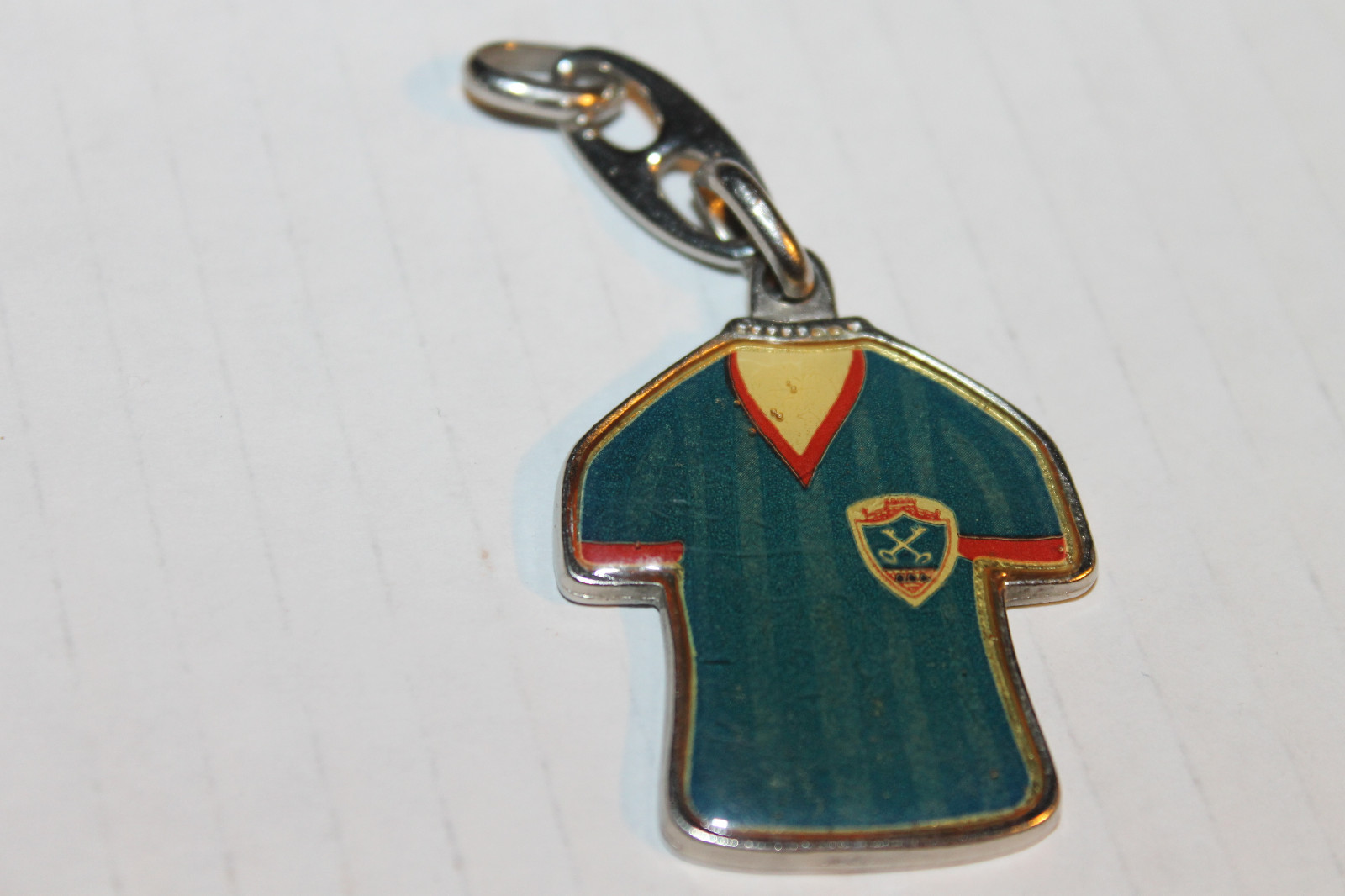 Vintage T shirt keychain key chain decorated w/ two keys logo: 1-3/4 Vintage T shirt keychain key chain decorated w/ two keys logo: 1-3/4