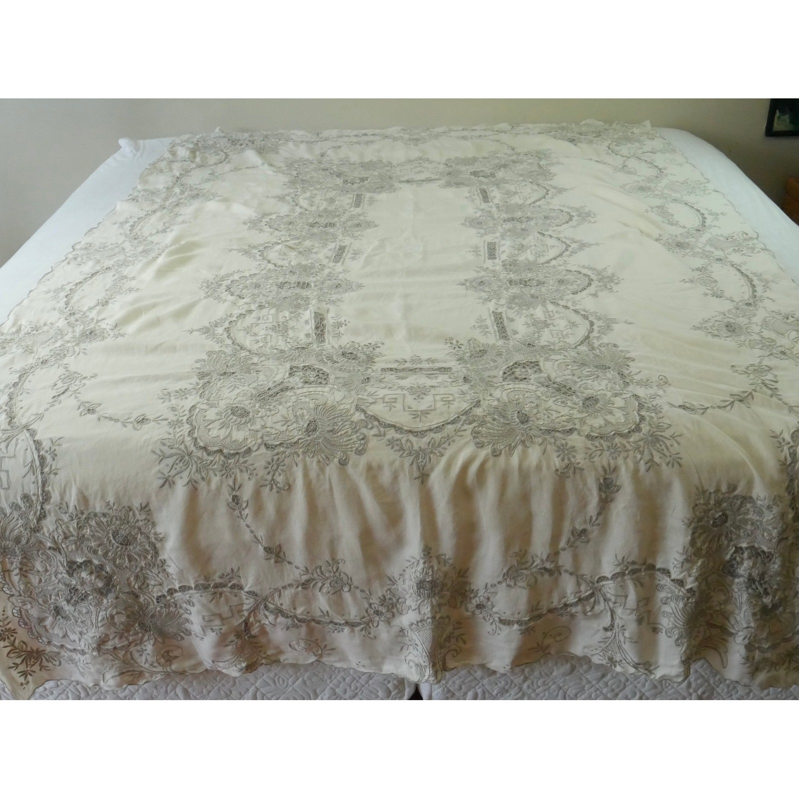 Vintage Madiera Embroidered Tablecloth Large Cutwork Lace Cream Floral 98 x 62 Vintage Madiera Embroidered Tablecloth Large Cutwork Lace Cream Floral 98 x 62