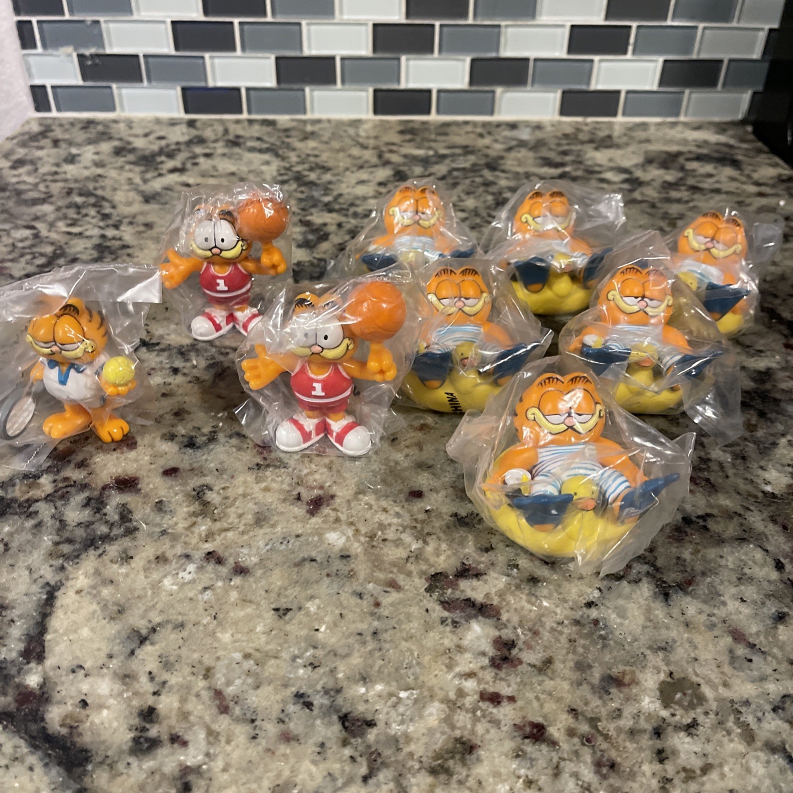 Garfield Lot Vintage PVC Figures Basketball Duck United Feature Syndicate 1980s