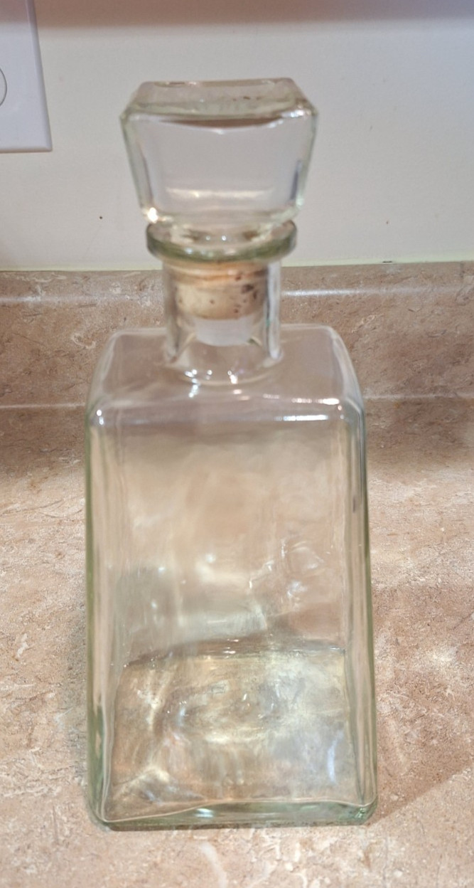 Vintage Cuervo 1800 Reposado Tequila EMPTY Bottle with Stopper 750ml Decanter Vintage Cuervo 1800 Reposado Tequila EMPTY Bottle with Stopper 750ml Decanter
