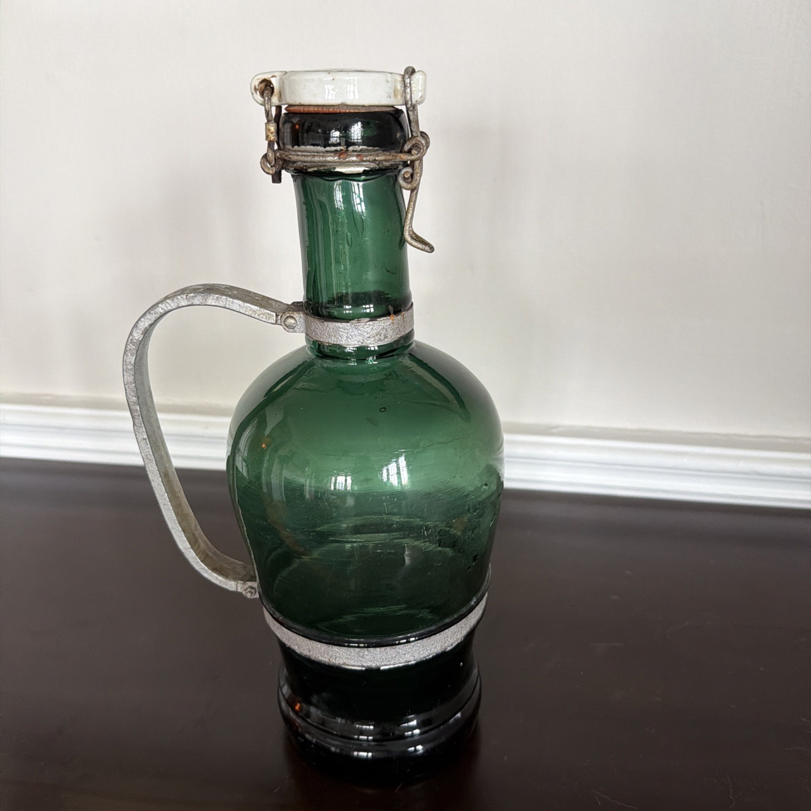 Early 20th Century Green Beer Growler 1.5L Paneled Porcelain Cap Aluminum Handle