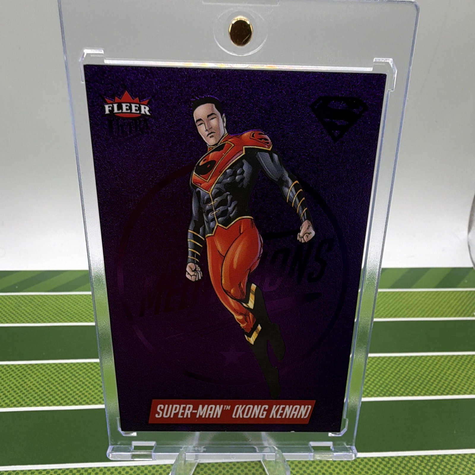 Fleer Ultra Superman Purple Medallions Super-Man (Kong Kenan) M-8 Insert Fleer Ultra Superman Purple Medallions Super-Man (Kong Kenan) M-8 Insert