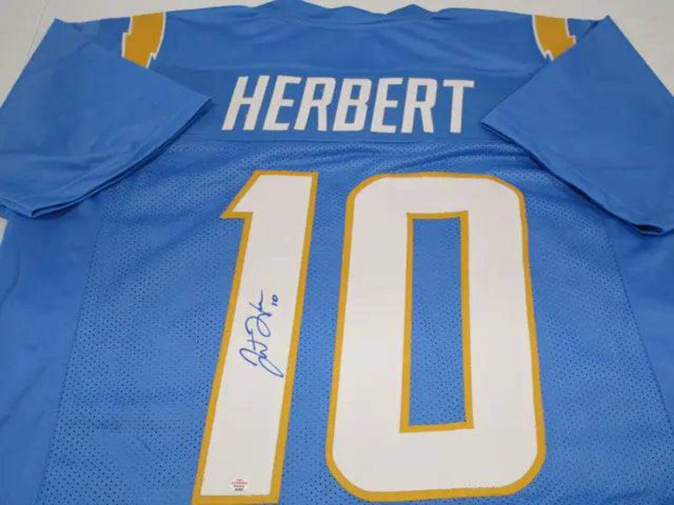 Justin Herbert of the LA Chargers signed autographed football jersey PAAS COA 26