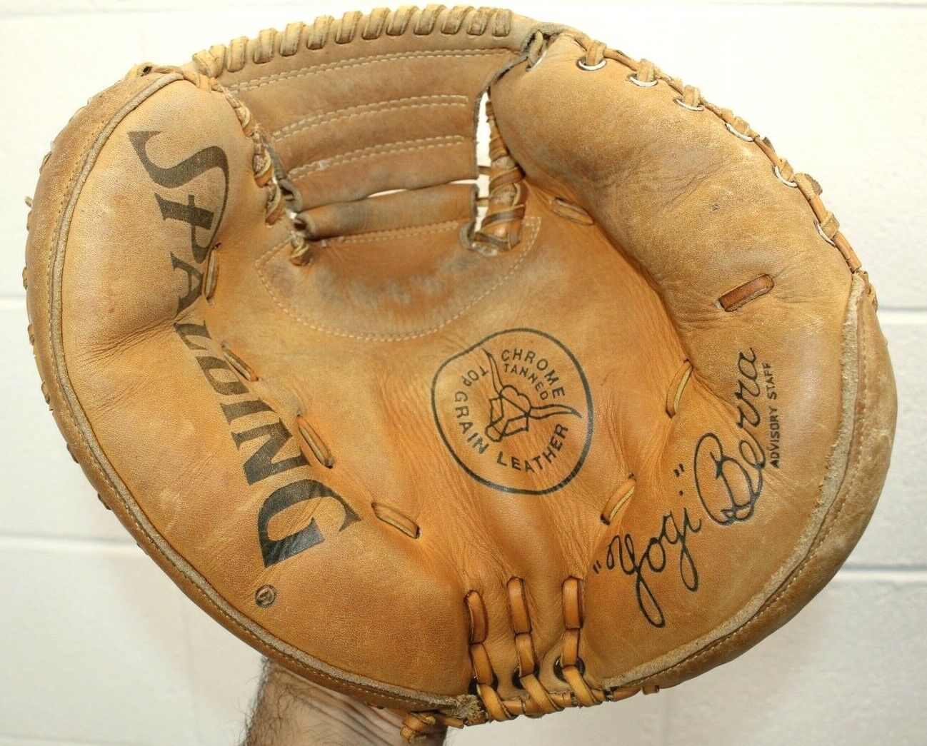 Vintage Yogi Berra Spalding Baseball Glove RHT 42-7517 Catcher Mitt Leather 31.5