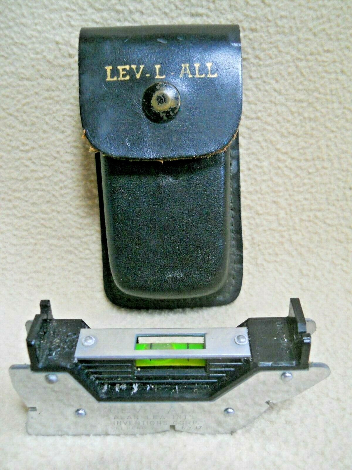 Vintage Lev L All Magnetic Base Level / Model 220 with Case / USA Vintage Lev L All Magnetic Base Level / Model 220 with Case / USA
