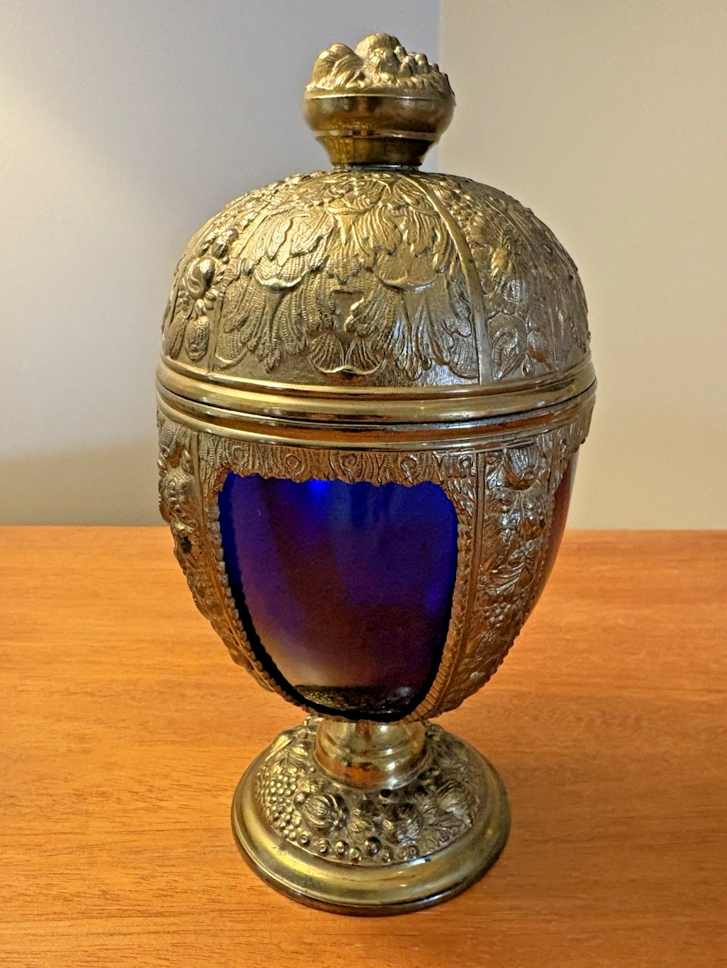 Vintage PNCW Brass Plated Repousse Metal Cobalt Blue Glass Chalice Egg Dish USA Vintage PNCW Brass Plated Repousse Metal Cobalt Blue Glass Chalice Egg Dish USA