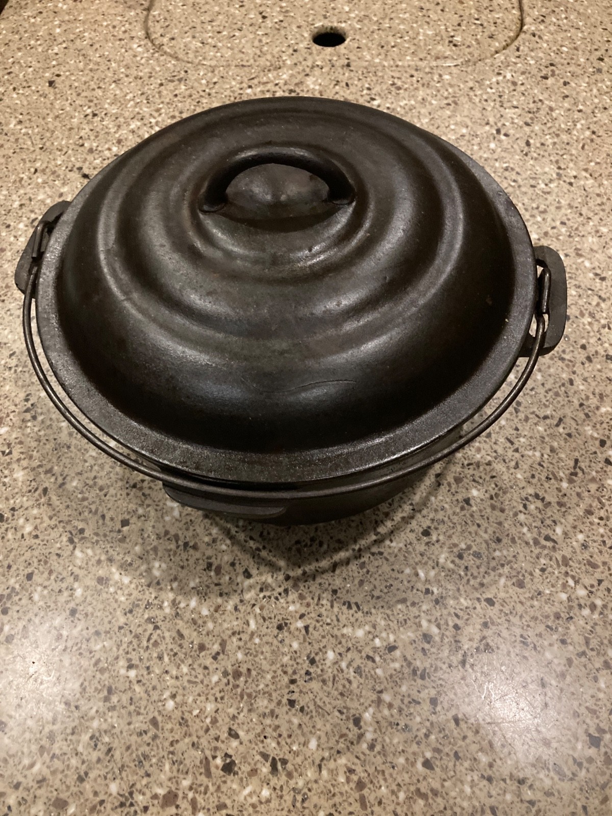 1920s-30s Ozark No 8 Crescent Fd\'y Cast Iron Dutch Oven with Bail & #530 Lid 1920s-30s Ozark No 8 Crescent Fd\'y Cast Iron Dutch Oven with Bail & #530 Lid