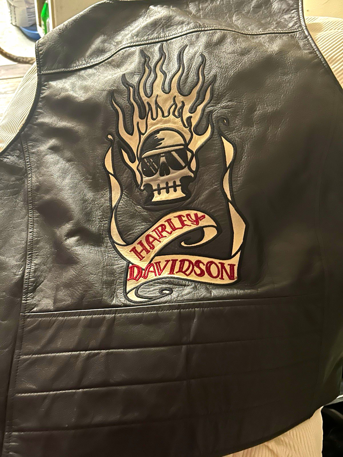 Harley-Davidson Genuine Leather Black Snap Front Lined Vest Skull & Flames Back Harley-Davidson Genuine Leather Black Snap Front Lined Vest Skull & Flames Back