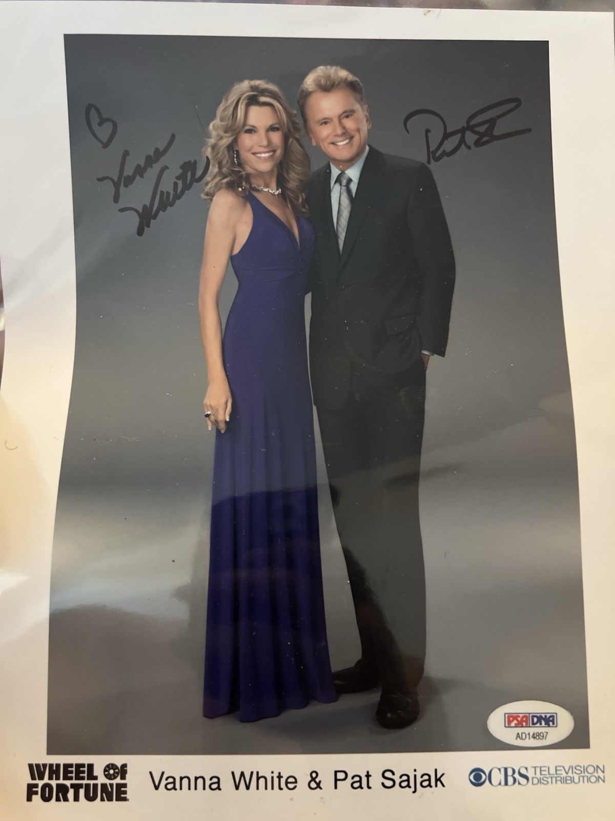 Vanna White & Pat Sajak Dual Signed Photo PSA/DNA AD14897 – Wheel of Fortune Vanna White & Pat Sajak Dual Signed Photo PSA/DNA AD14897 – Wheel of Fortune