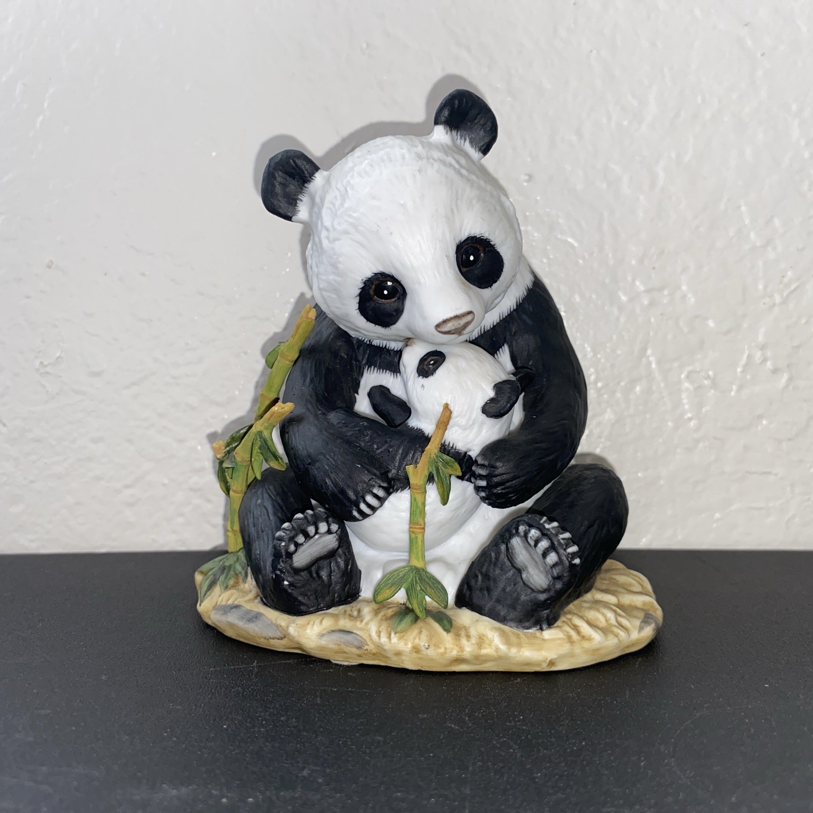 Homco HOME INTERIORS Masterpiece Porcelain PANDA with Baby 1988 5” Tall Homco HOME INTERIORS Masterpiece Porcelain PANDA with Baby 1988 5” Tall
