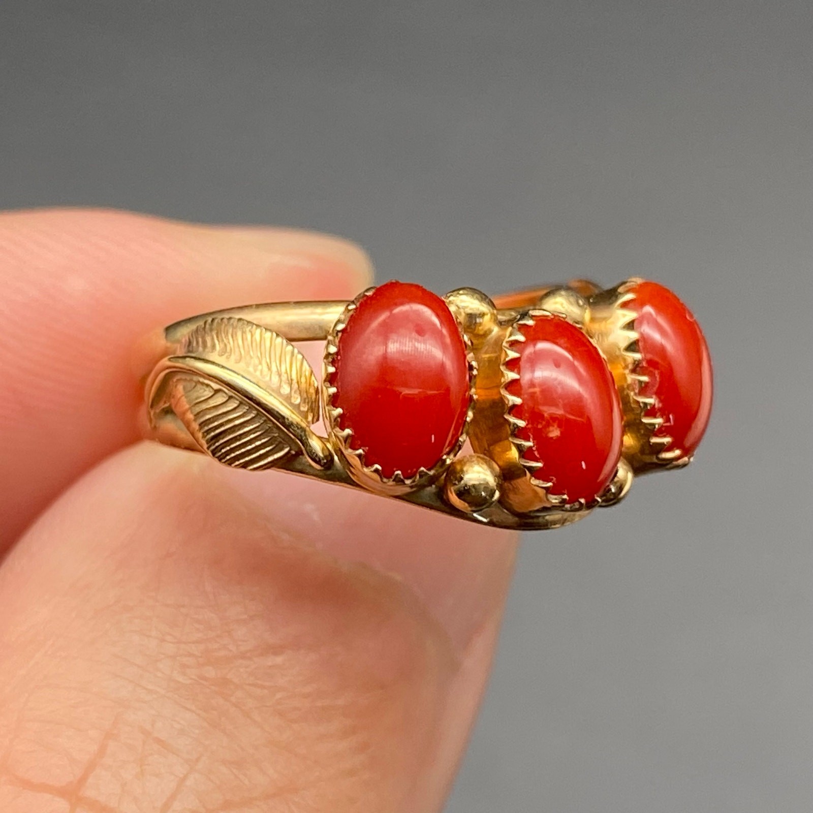 Vintage Navajo Native Feather Coral 14K Gold Ring Size 6.25