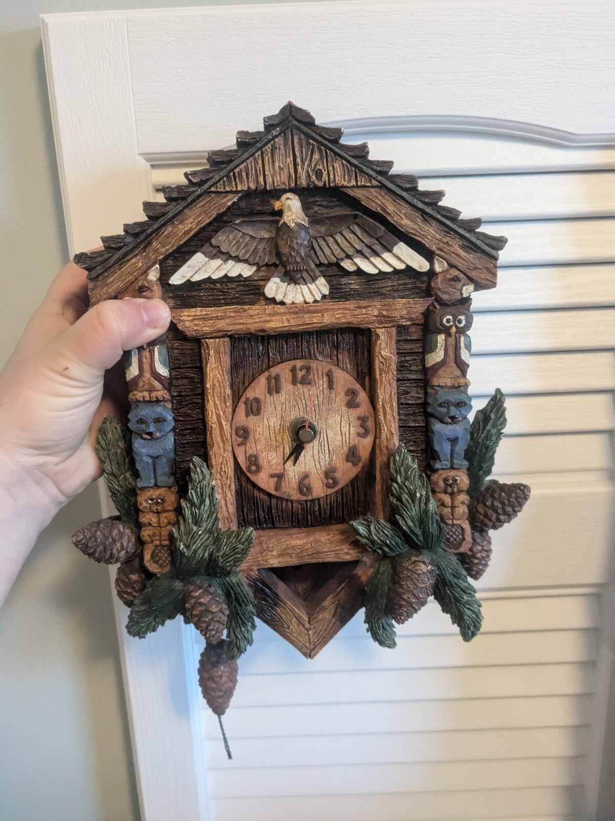 Vintage WMG 2005 Wooden Eagle Cuckoo Clock With Chains In Working Condition Vintage WMG 2005 Wooden Eagle Cuckoo Clock With Chains In Working Condition