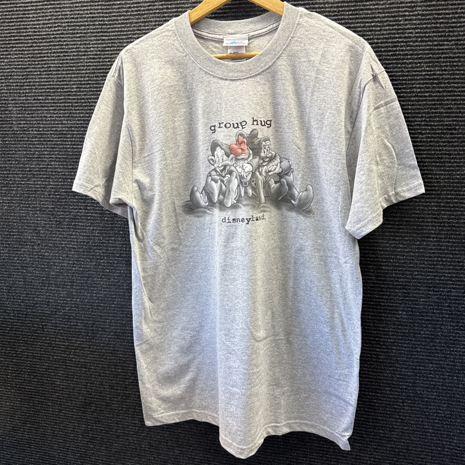 Vintage Disneyland Resort Group Hug Seven Dwarfs T Shirt Large Snow White World Vintage Disneyland Resort Group Hug Seven Dwarfs T Shirt Large Snow White World