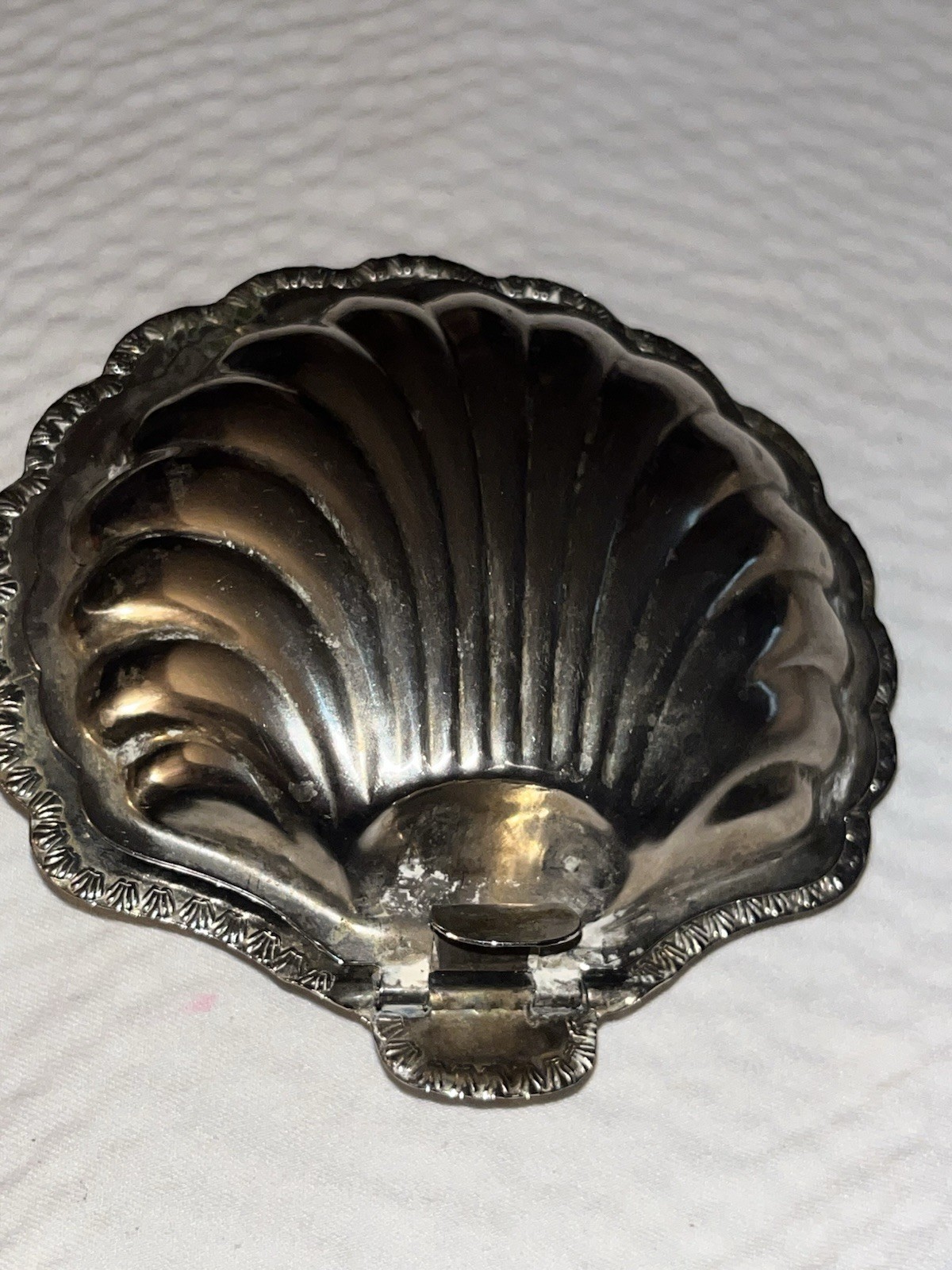 Older Used Baptismal Shell with Lid, Made in England (CU147) chalice Older Used Baptismal Shell with Lid, Made in England (CU147) chalice