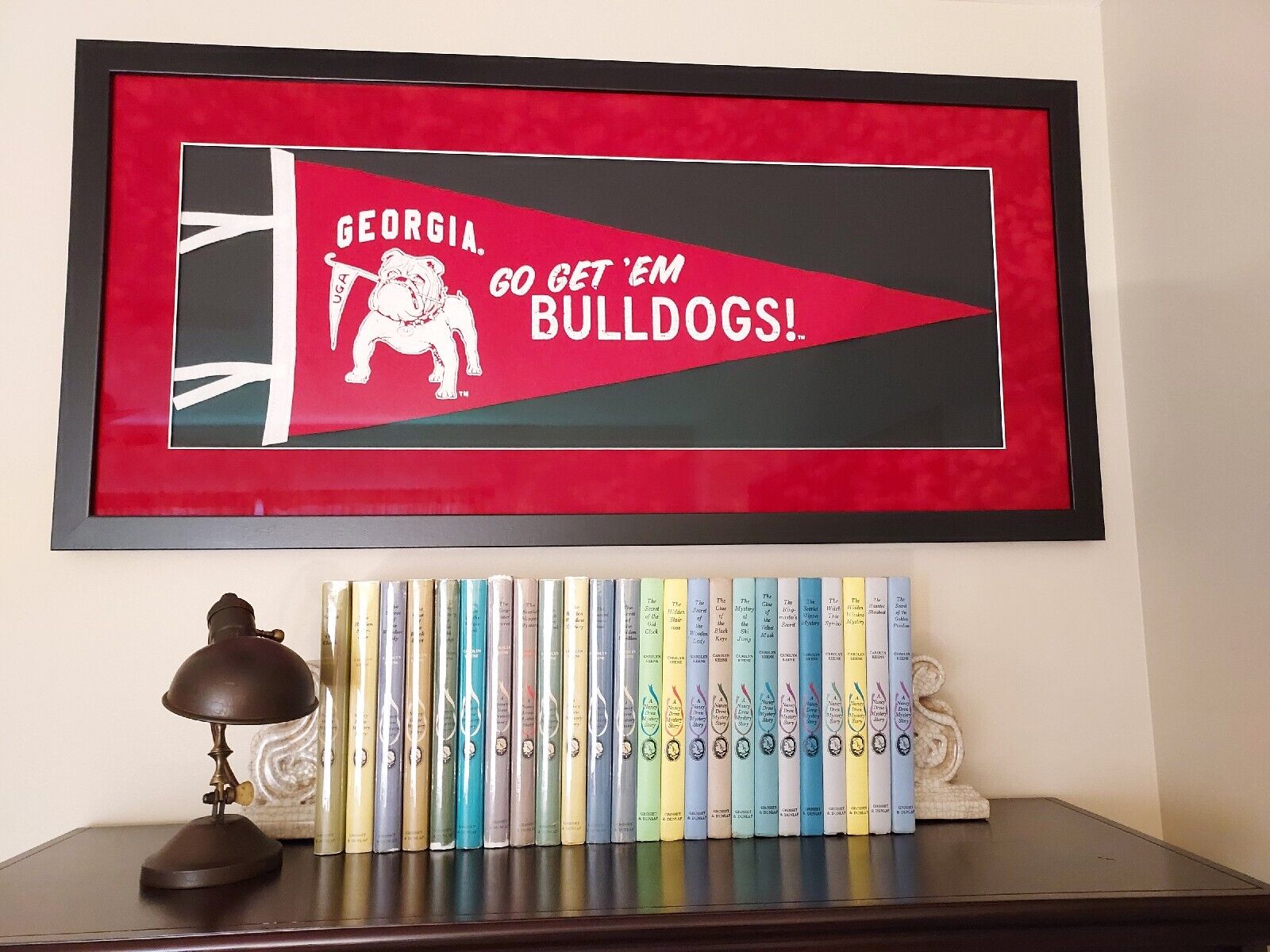 University of Georgia Bulldogs vintage pennant NWT