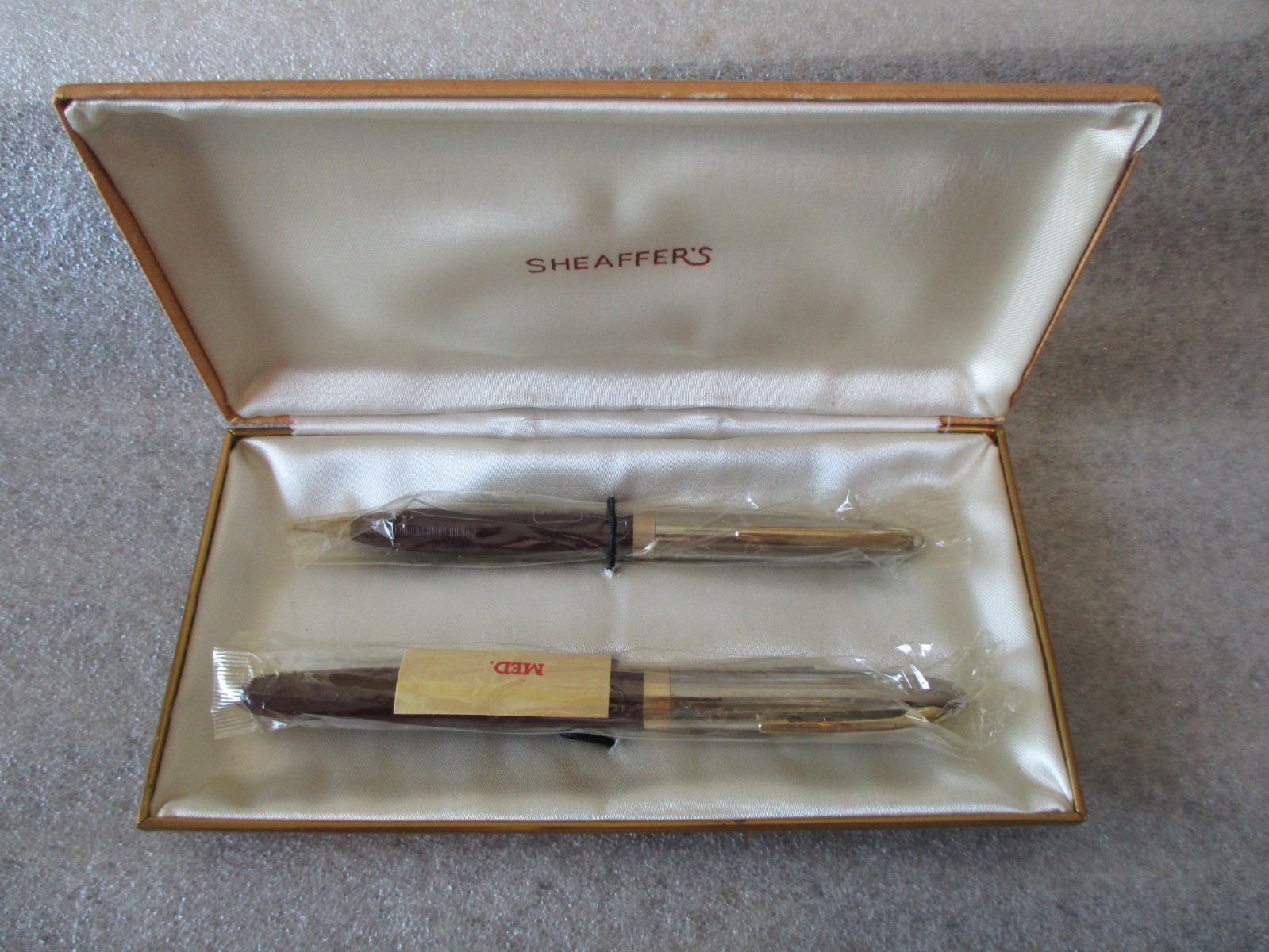 NOS SHEAFFERS FOUNTAIN PEN & PENCIL SET-WHITE DOT-14K NIB-VACUUM FILL-1950s-60s