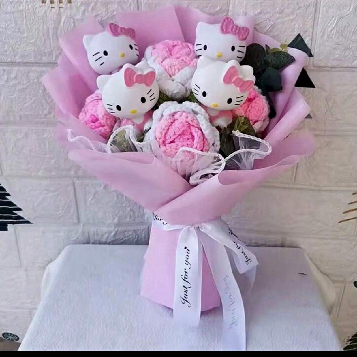 Hello Kitty Pink & White Plush Bouquet Stuffed Animal Cat Animation Theme Hello Kitty Pink & White Plush Bouquet Stuffed Animal Cat Animation Theme