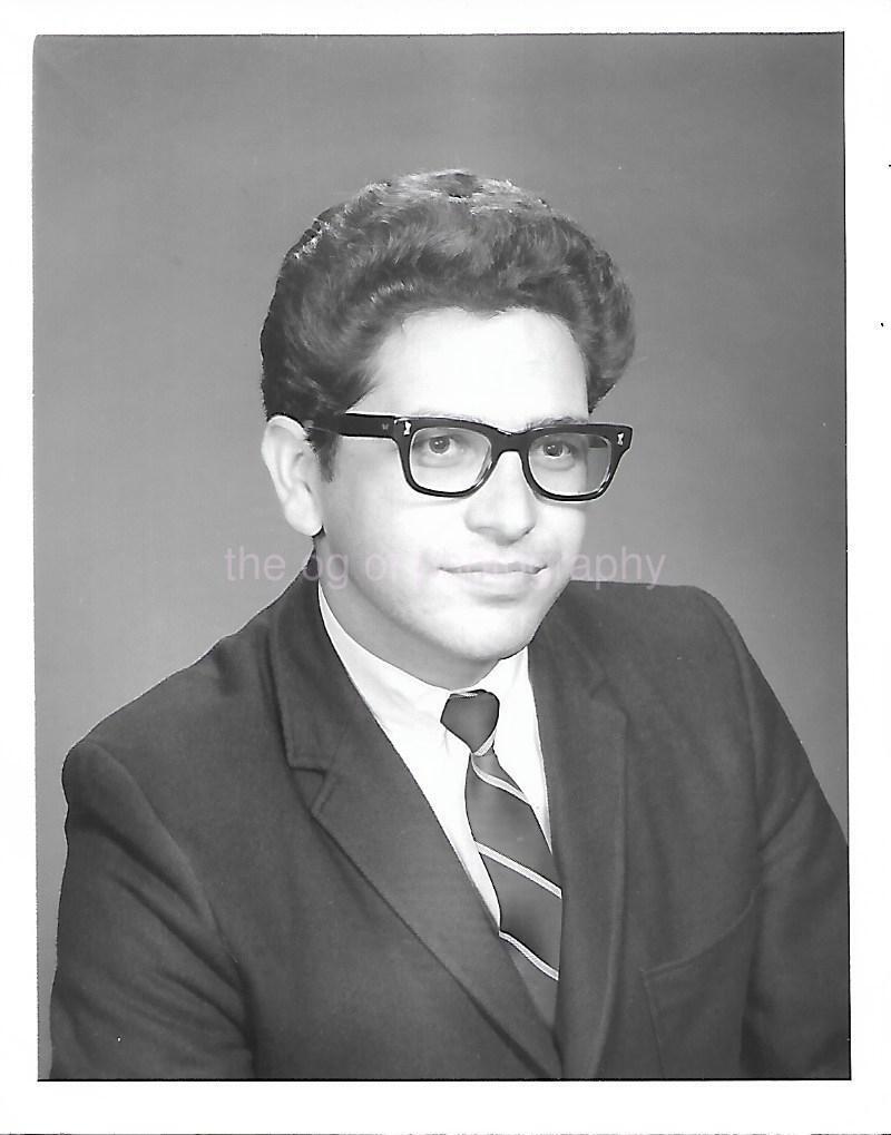 HIM Found Photograph PORTRAIT OF A MAN Original BLACK AND WHITE Vintage 211 43 N
