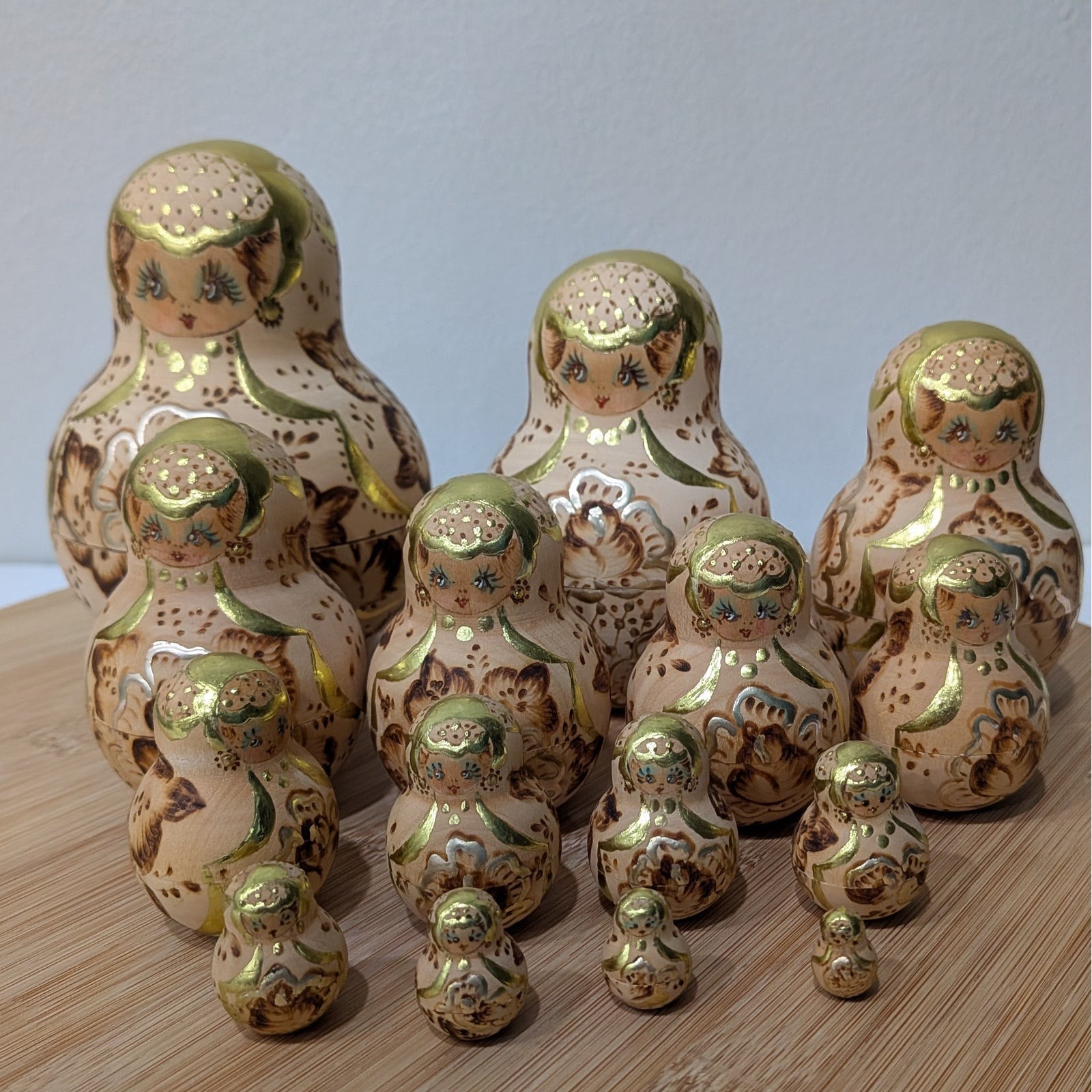 Vintage 1994 Sergiev Posad 15 Piece Russian Nesting Doll Set Wood Burned Gold