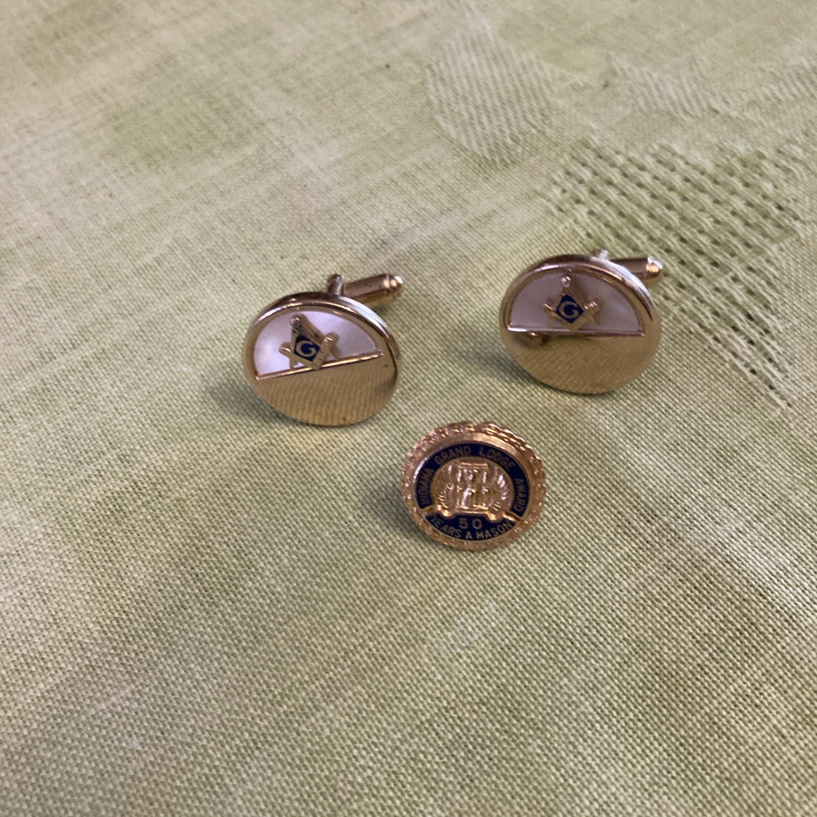 MASONIC Grand Lodge Award of Indiana 50 YEAR Pin & Mason Cuff Links Set MASONIC Grand Lodge Award of Indiana 50 YEAR Pin & Mason Cuff Links Set