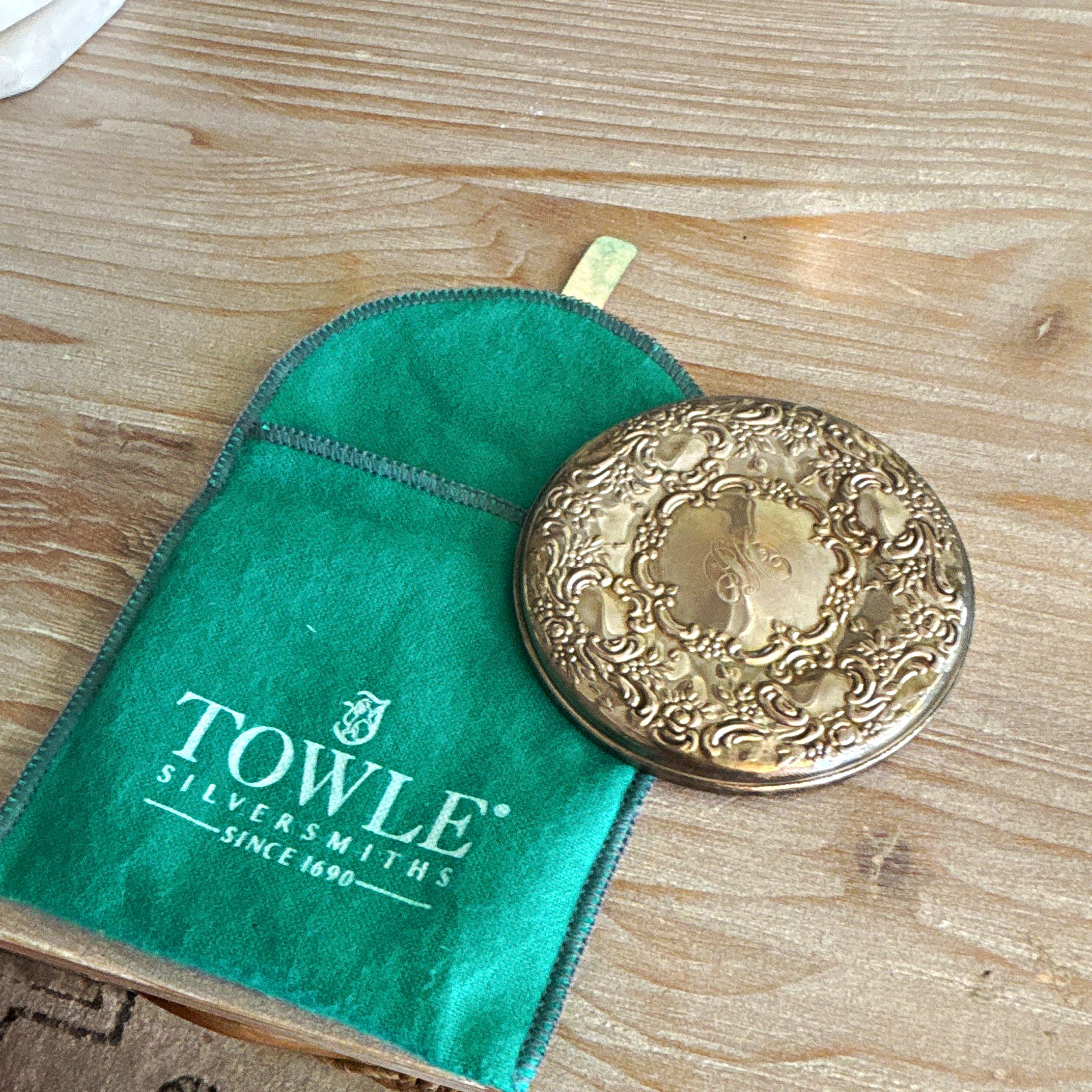 Towle Silversmiths Round Sterling Silver Compact Mirror w/ Pouch new w/ sticker Towle Silversmiths Round Sterling Silver Compact Mirror w/ Pouch new w/ sticker