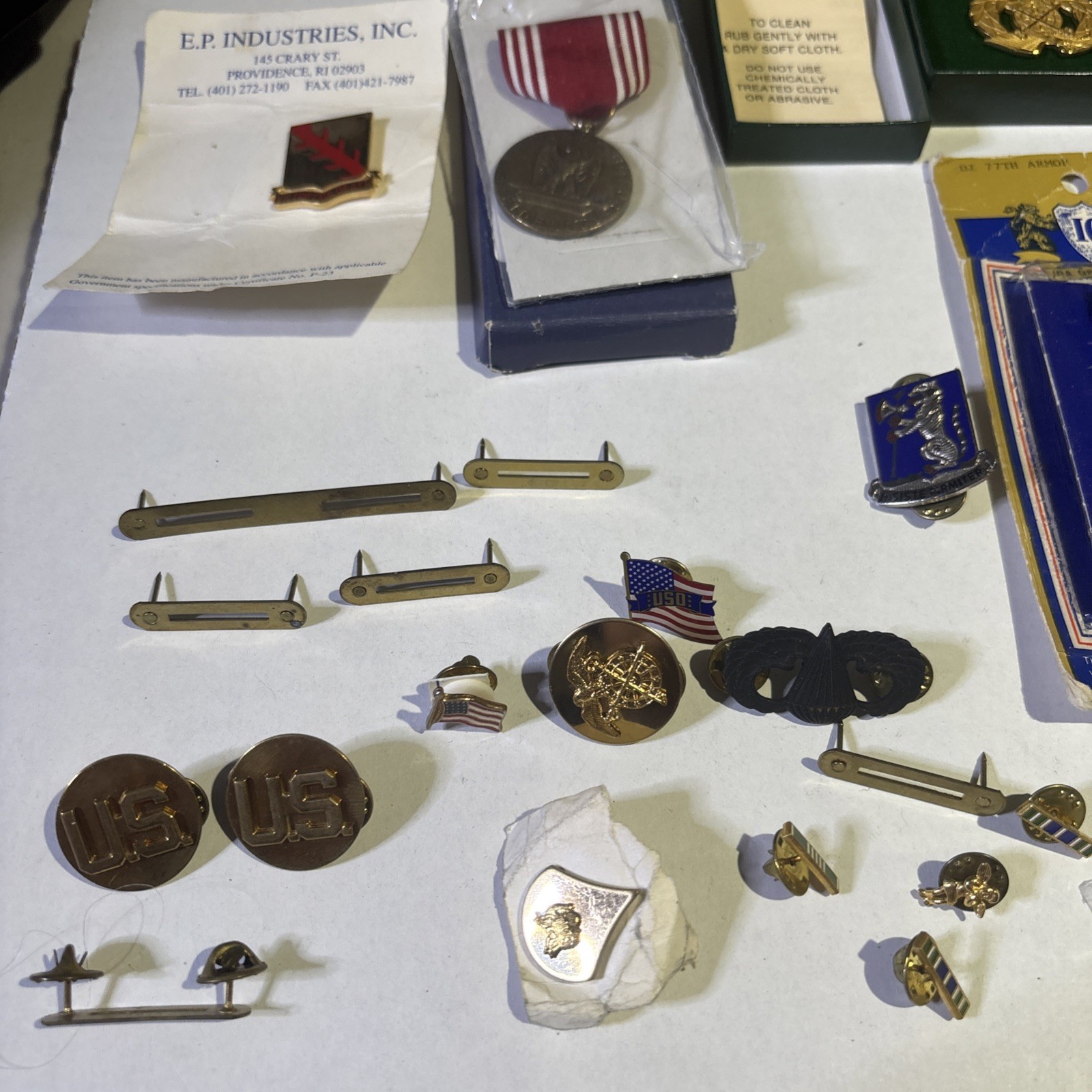 Vintage US Military Pins Badges Insignia Lot Medal DUI Crest Jump Wings Army Mix Vintage US Military Pins Badges Insignia Lot Medal DUI Crest Jump Wings Army Mix