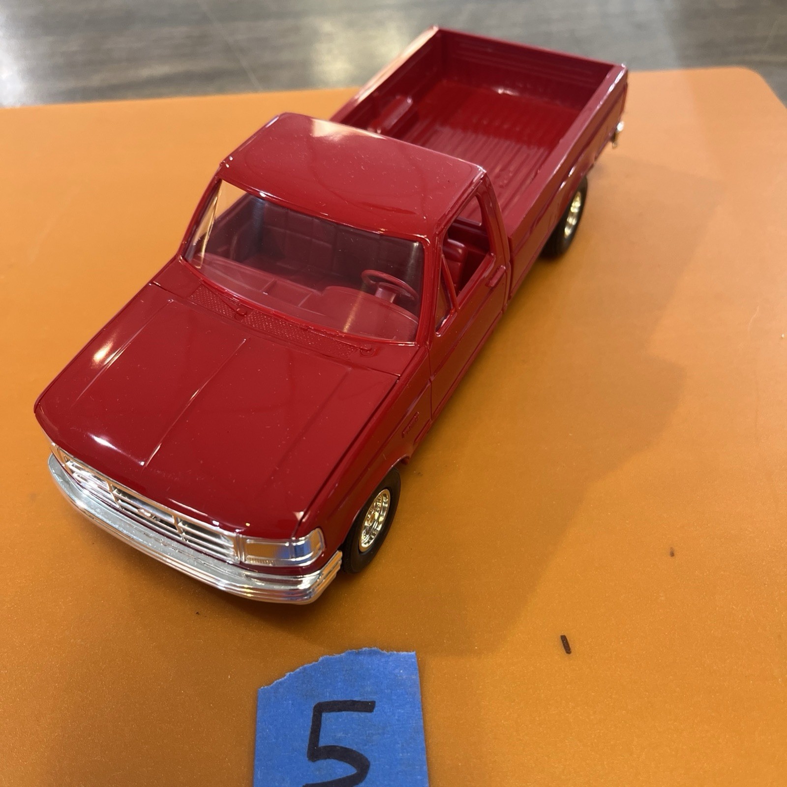 AMT Ertl 6823 1/25 Scale 1992 Ford F-150 XLT Promo Model Car Bright Red AMT Ertl 6823 1/25 Scale 1992 Ford F-150 XLT Promo Model Car Bright Red