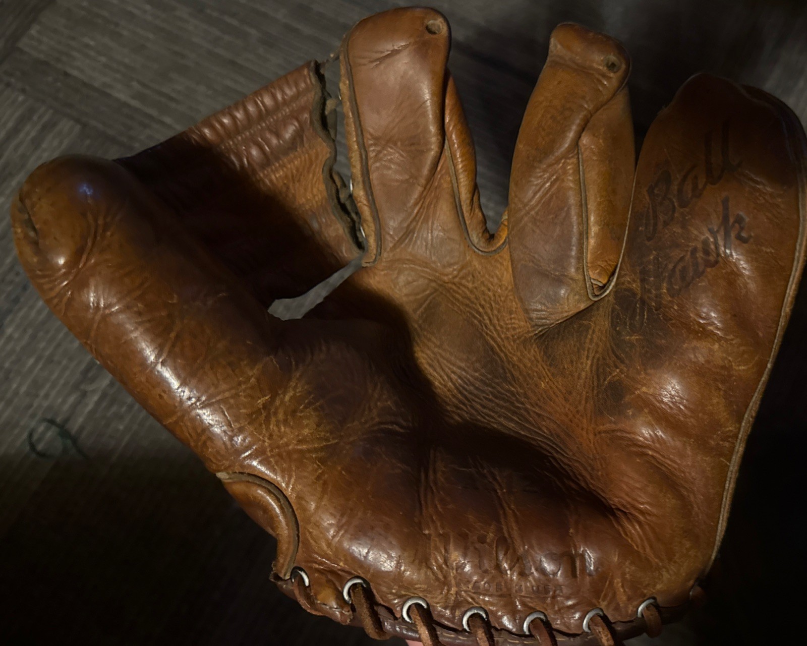 Vintage Wilson Leather Baseball Glove – 1940’s (right-handed, good condition Vintage Wilson Leather Baseball Glove – 1940’s (right-handed, good condition