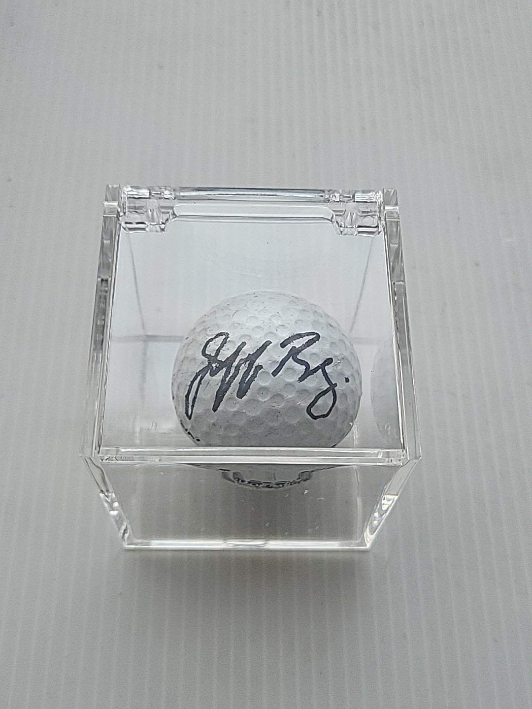 JEFF BEZOS Hand-Signed Autographed Golfball with COA and (Protective Case) JEFF BEZOS Hand-Signed Autographed Golfball with COA and (Protective Case)