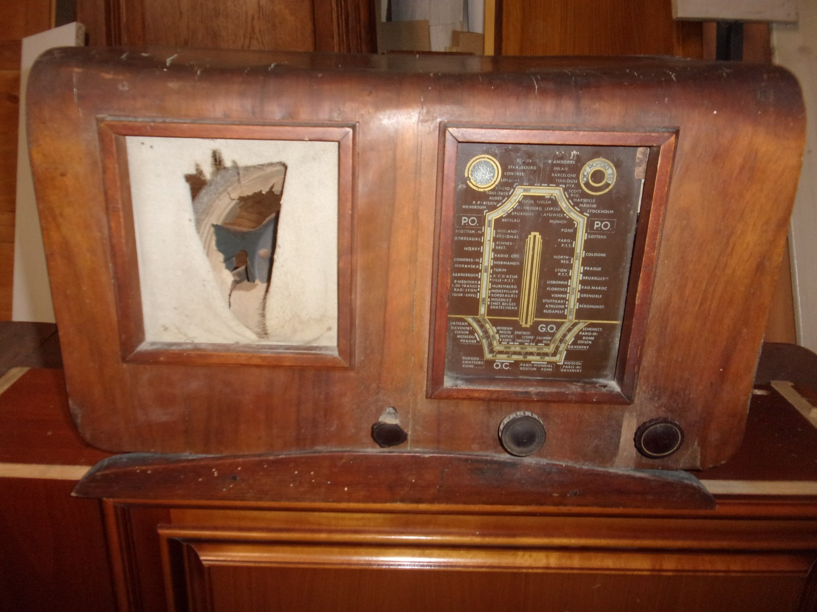 OUT OF ATTIC NICE OLD TSF RADIO SET OUT OF ATTIC NICE OLD TSF RADIO SET