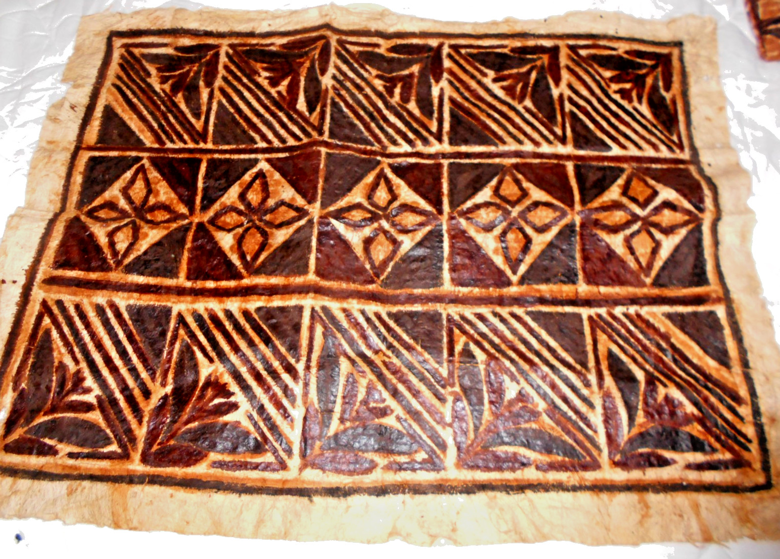 VINTAGE TAPAS CLOTH HANDMADE FROM TREE BARK SAMOA ISLANDS 32 X 24 INCH VINTAGE TAPAS CLOTH HANDMADE FROM TREE BARK SAMOA ISLANDS 32 X 24 INCH