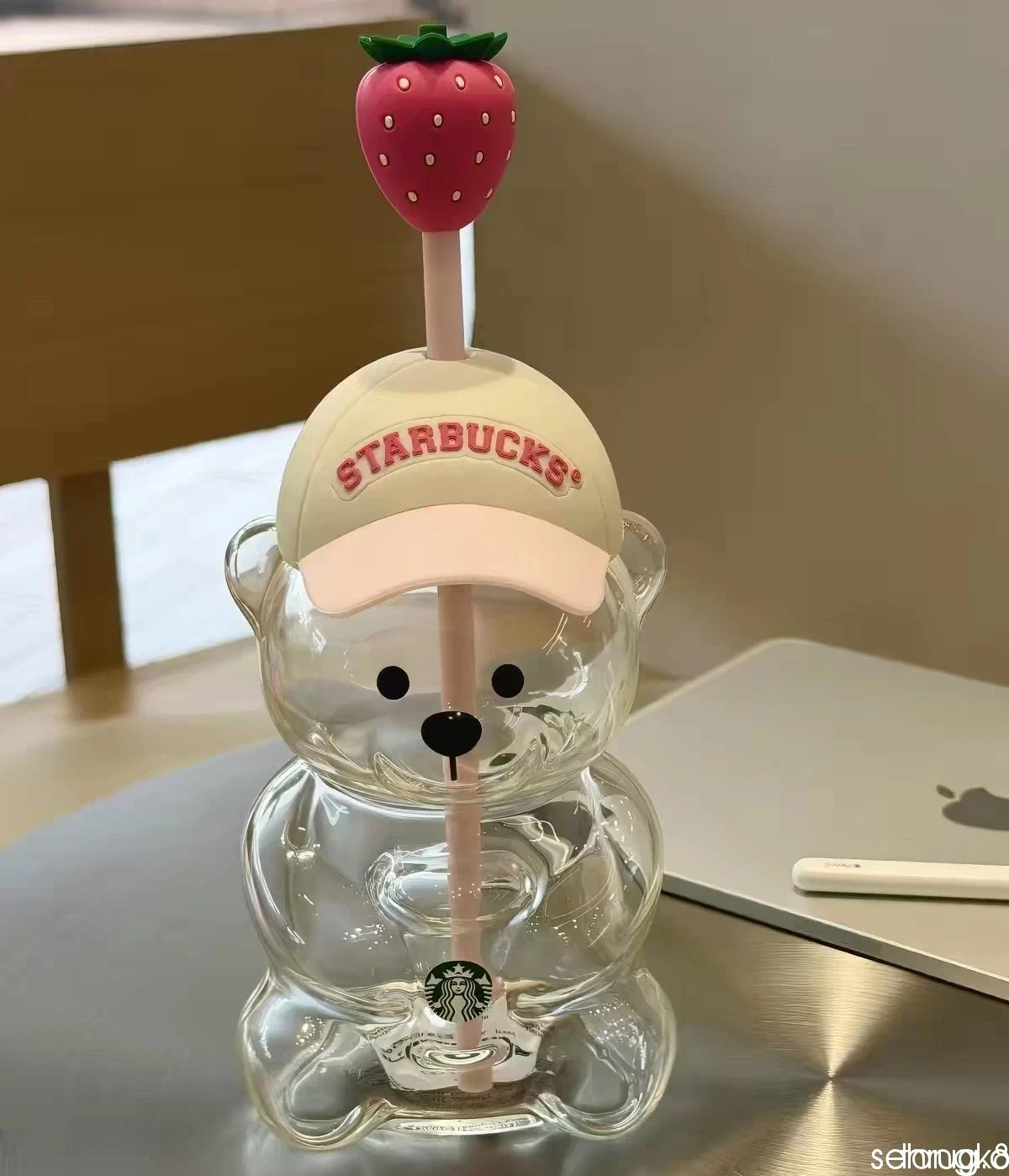 AUTHENTIC New 2026 Starbucks Bearista Bear Cup Strawberry Topper Baseball cap AUTHENTIC New 2026 Starbucks Bearista Bear Cup Strawberry Topper Baseball cap