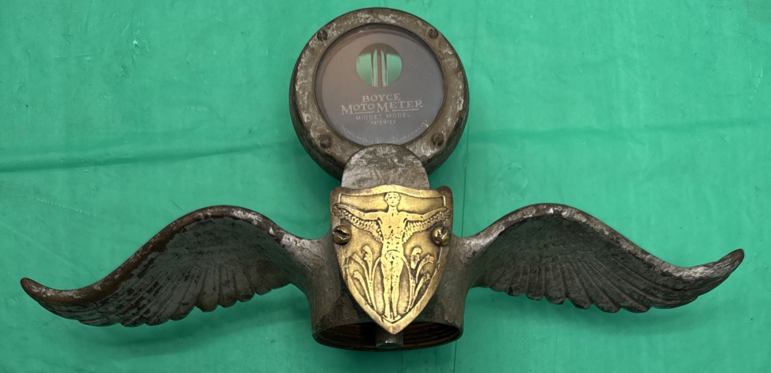 VINTAGE 1920s BOYCE MOTORMETER WITH WINGS & WINGED HUMAN MASCOT RADIATOR CAP VINTAGE 1920s BOYCE MOTORMETER WITH WINGS & WINGED HUMAN MASCOT RADIATOR CAP