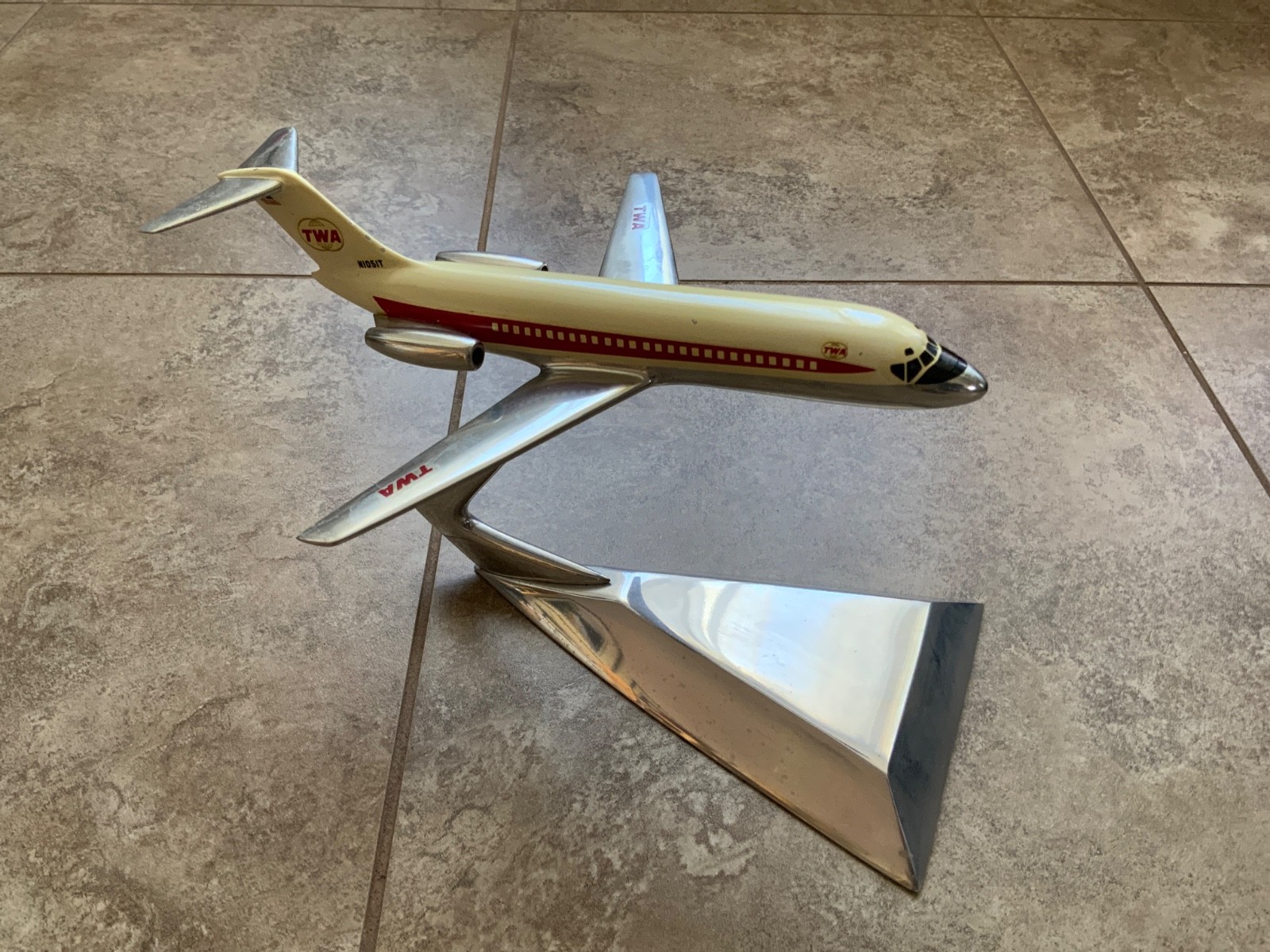 VTG 1960’s Riffe Models TWA McDonnell Douglas DC-9 Diecast - Made in KANSAS, US VTG 1960’s Riffe Models TWA McDonnell Douglas DC-9 Diecast - Made in KANSAS, US