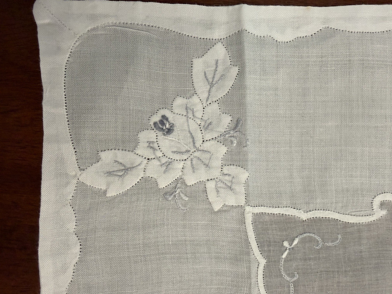 Vintage Hand Embroidered Madeira-Style Linen 14-Piece Table Set NWOT Vintage Hand Embroidered Madeira-Style Linen 14-Piece Table Set NWOT