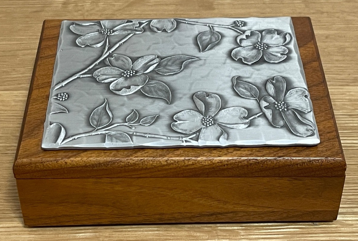 Rare NOS/NWOT Wendell August Forge Dogwood Wood Desk Box w/ Sealed Note Cards Rare NOS/NWOT Wendell August Forge Dogwood Wood Desk Box w/ Sealed Note Cards